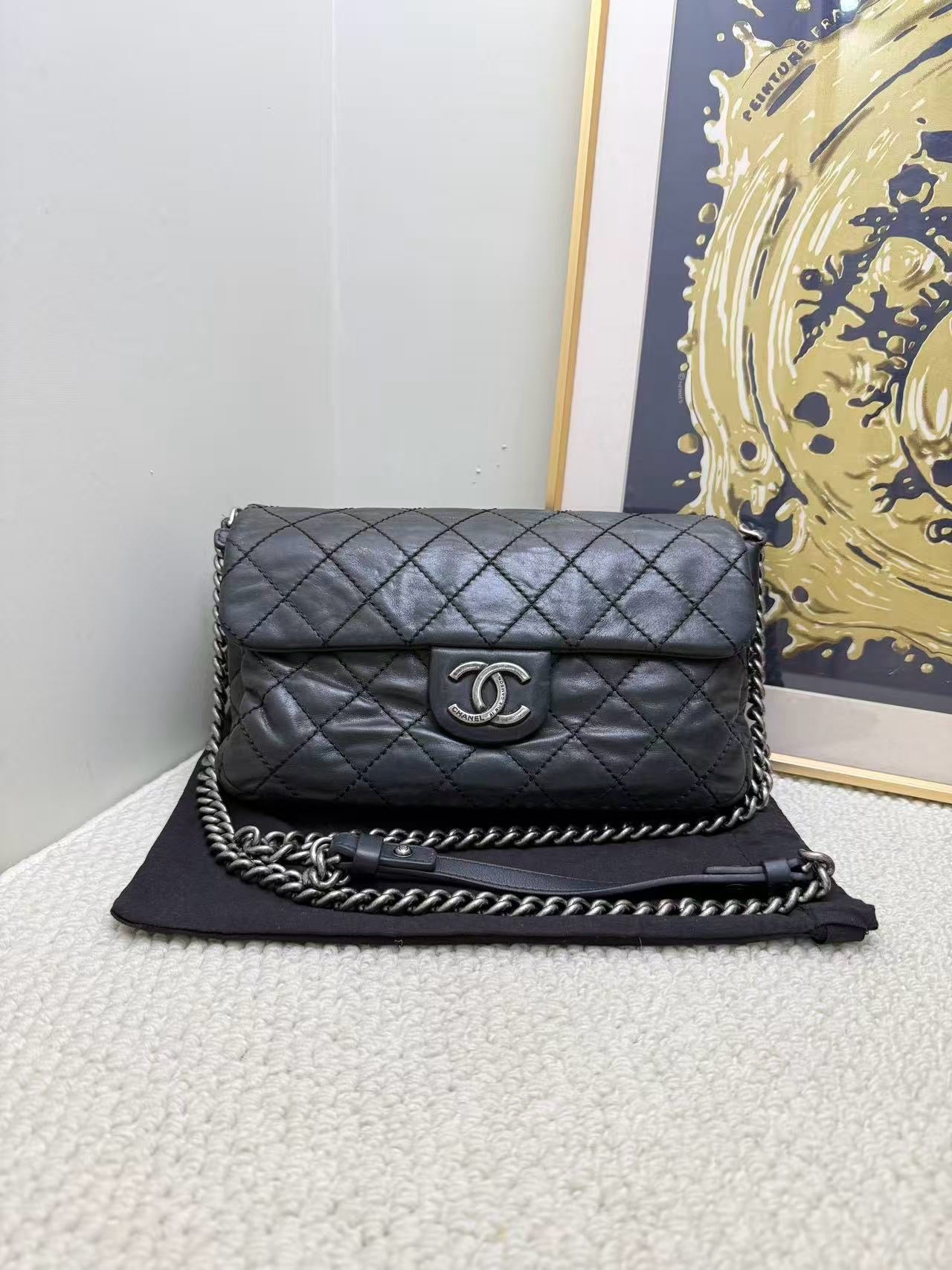 Chanel - Classic Flap - Leather - Black - (medium)
