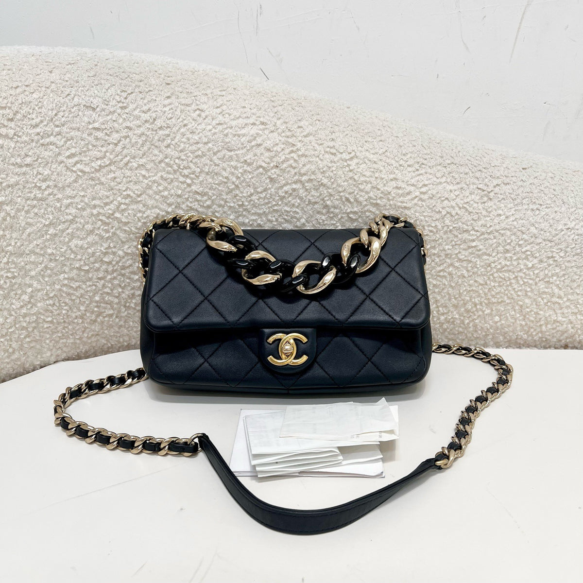 Chanel - Classic Flap - Leather - Black - (medium)