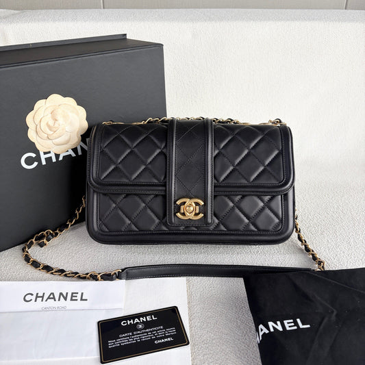 Chanel - Classic Flap - Leather - Black - (medium)