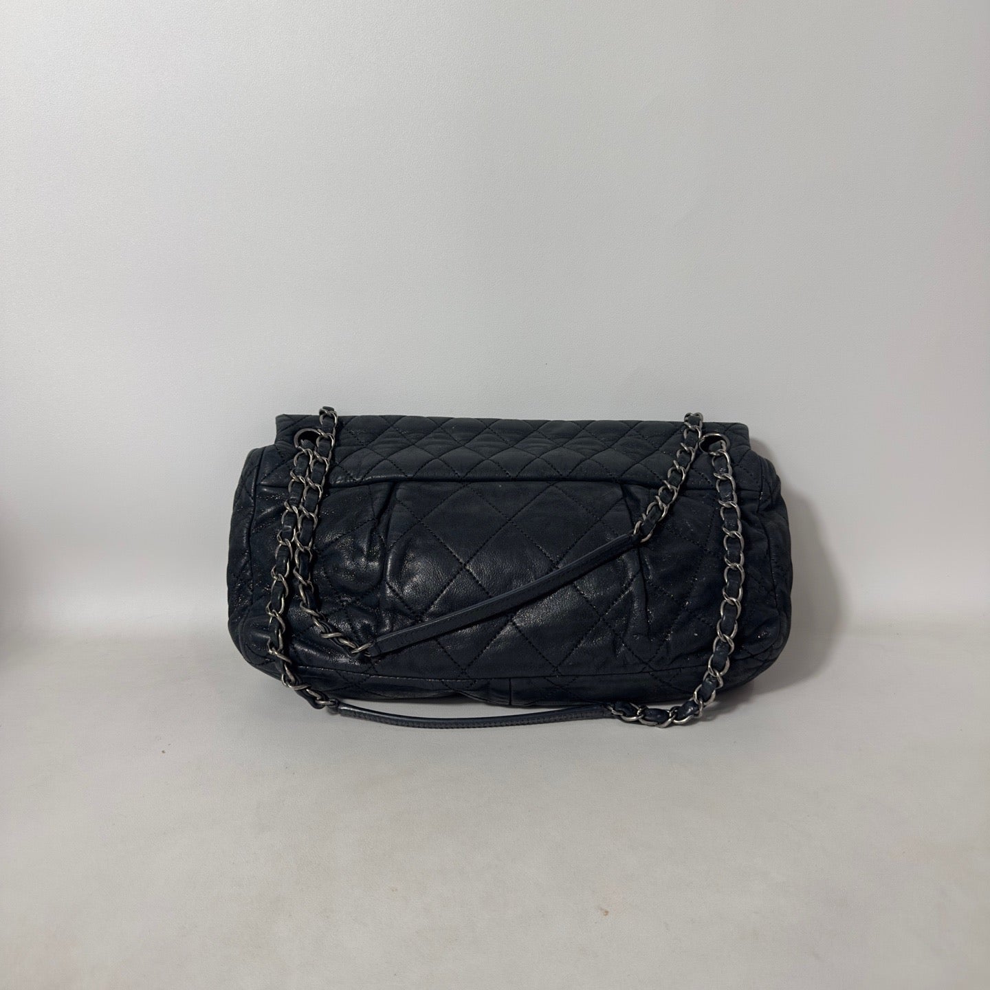 Chanel - Classic Flap - Leather - Black - (medium)