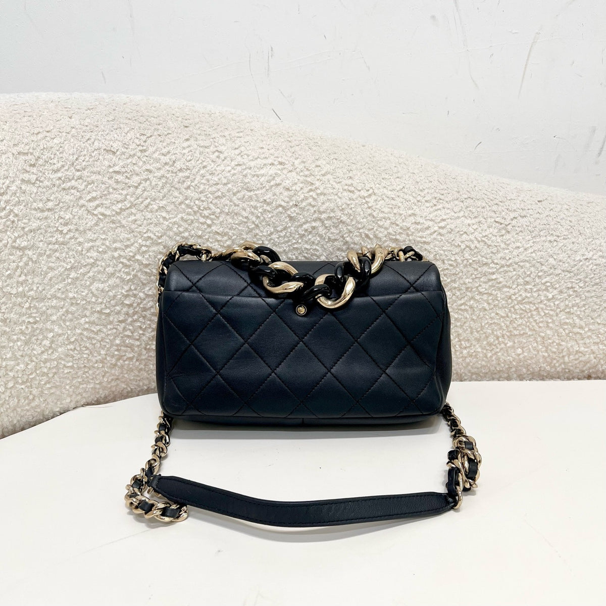 Chanel - Classic Flap - Leather - Black - (medium)