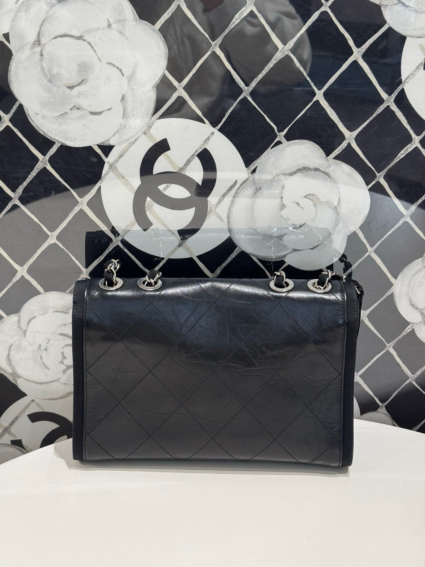 Chanel - Classic Flap - Leather - Black - (medium)