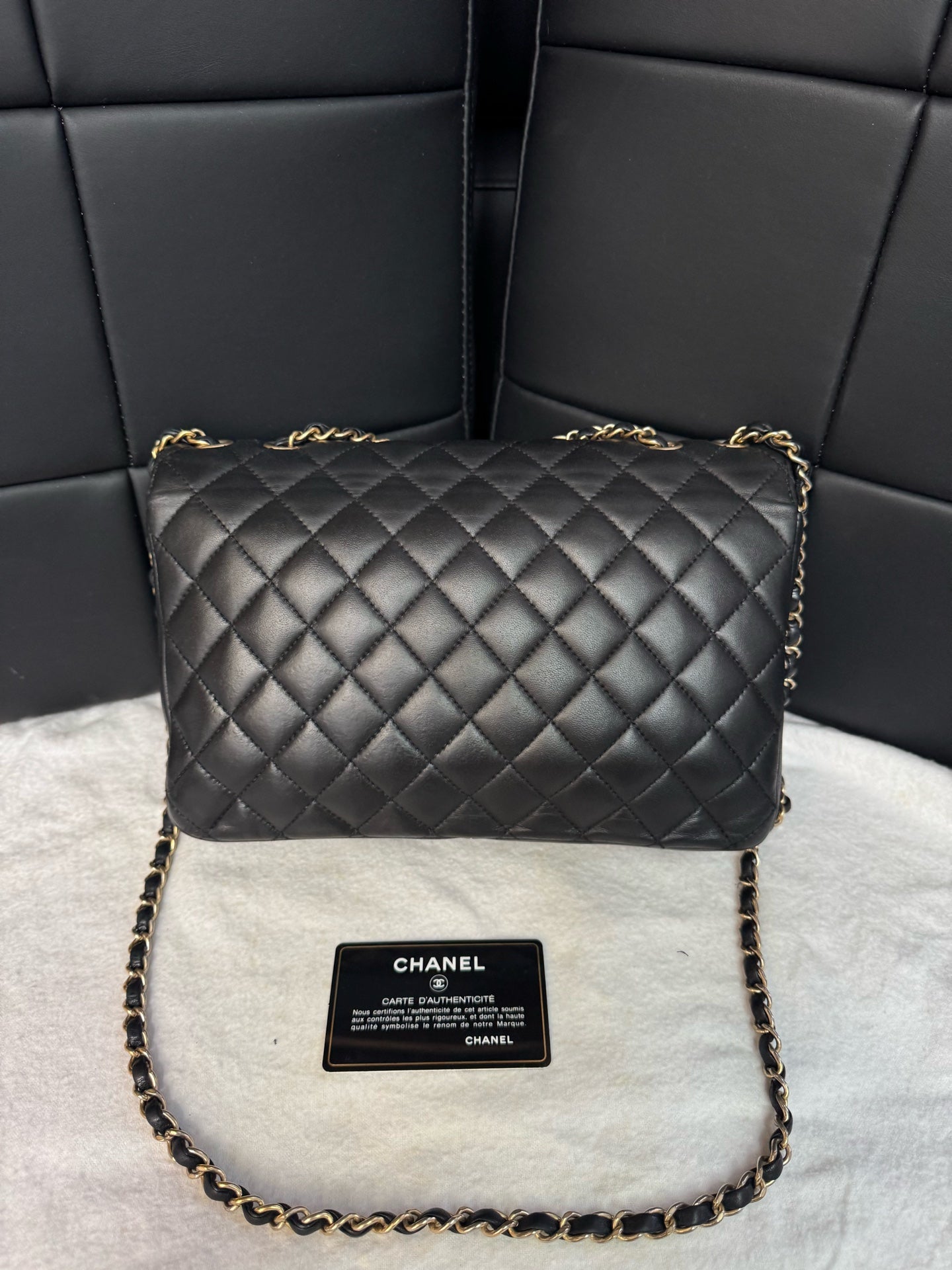 Chanel - Classic Flap - Leather - Black - (medium)