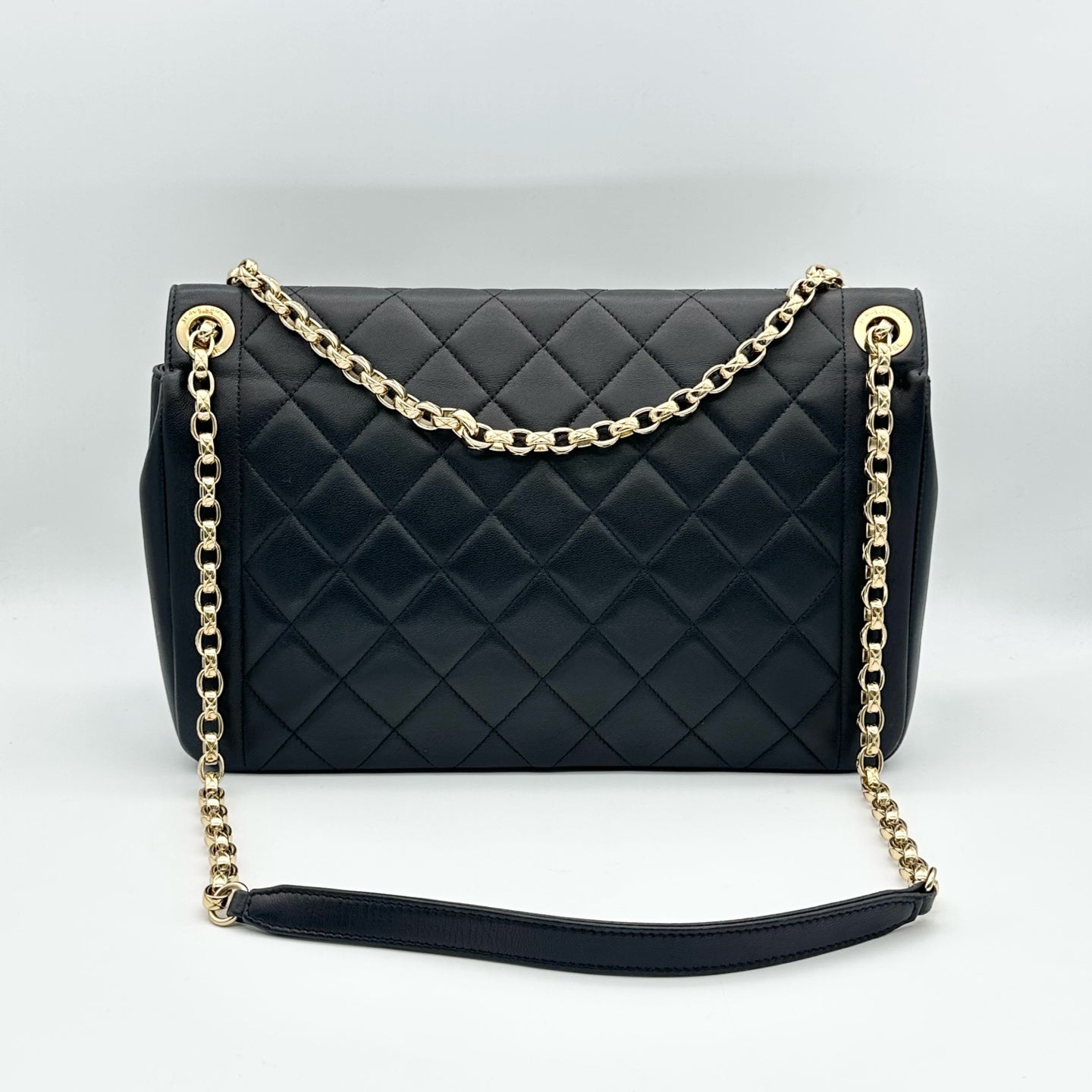 Chanel - Classic Flap - Leather - Black - (medium)