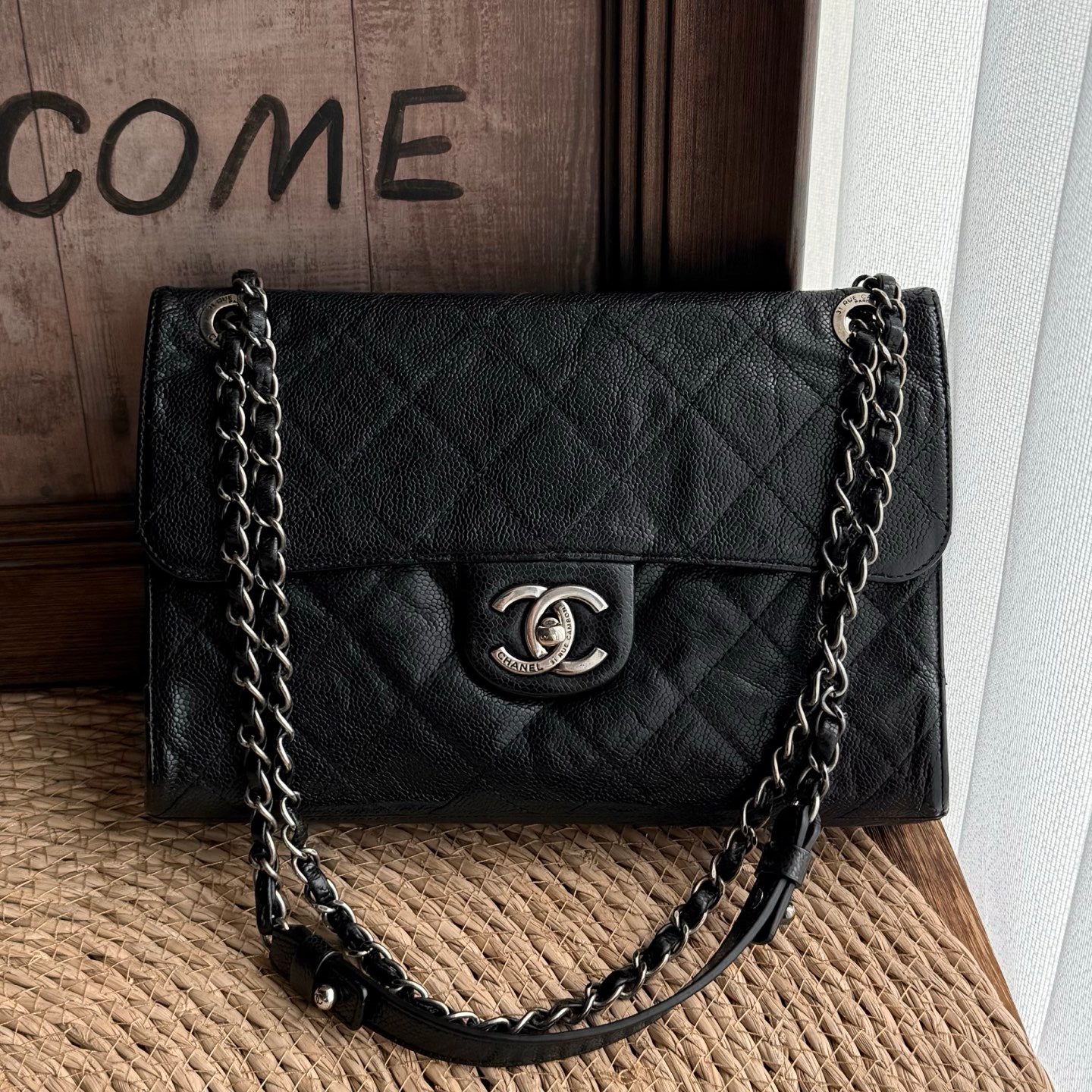 Chanel - Classic Flap - Leather - Black - (medium)