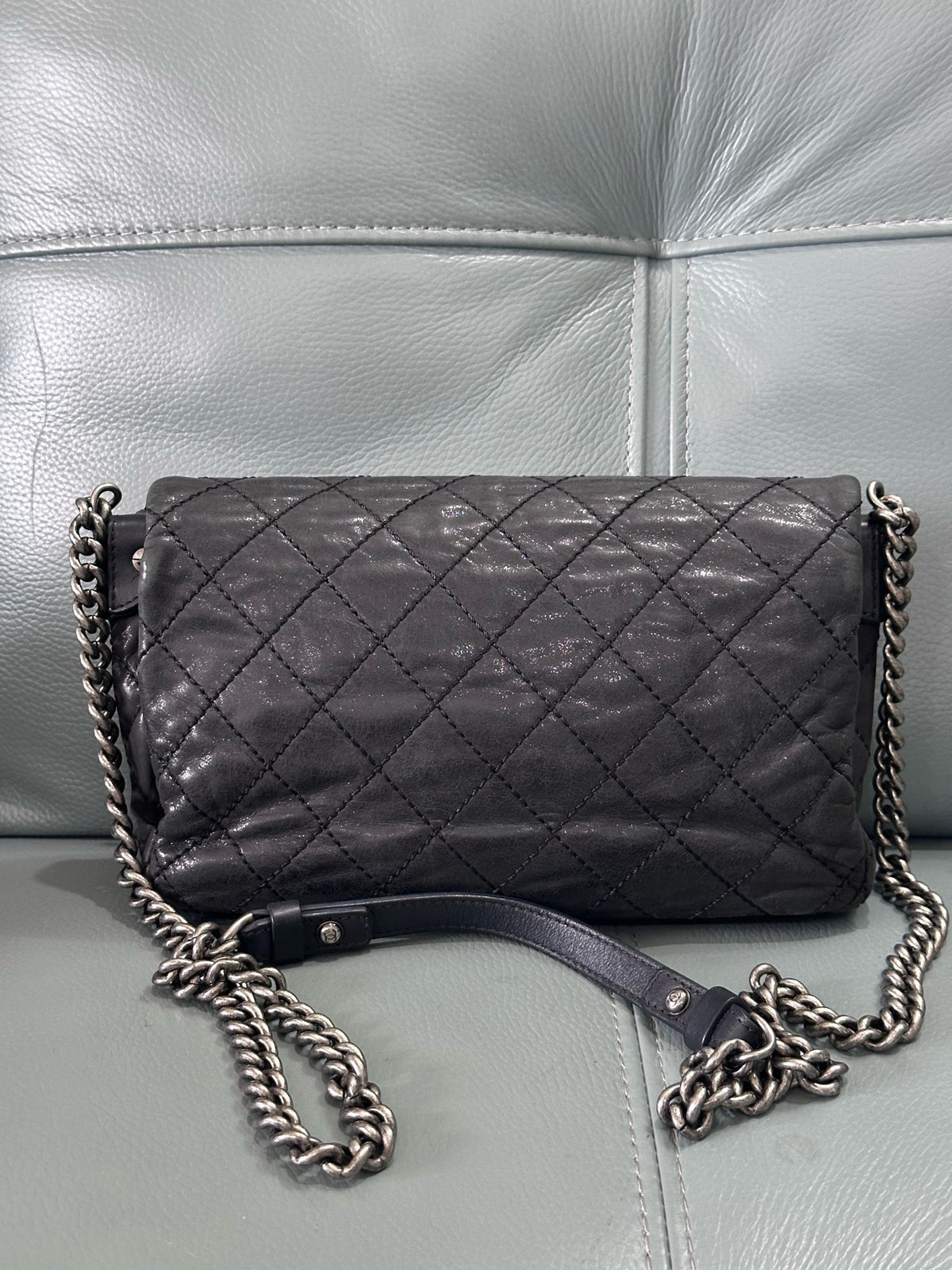 Chanel - Classic Flap - Leather - Black - (medium)