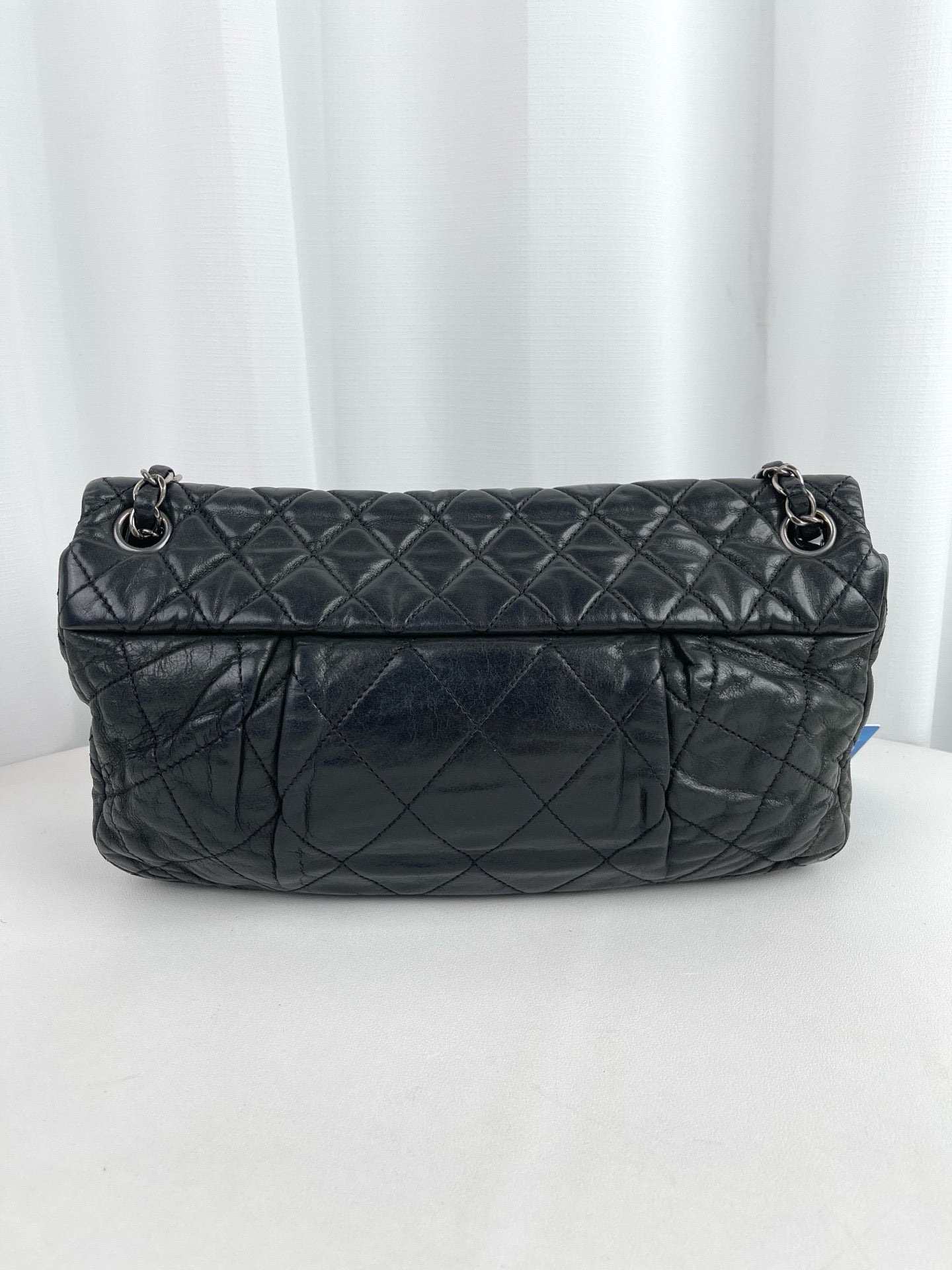 Chanel - Classic Flap - Leather - Black - (medium)