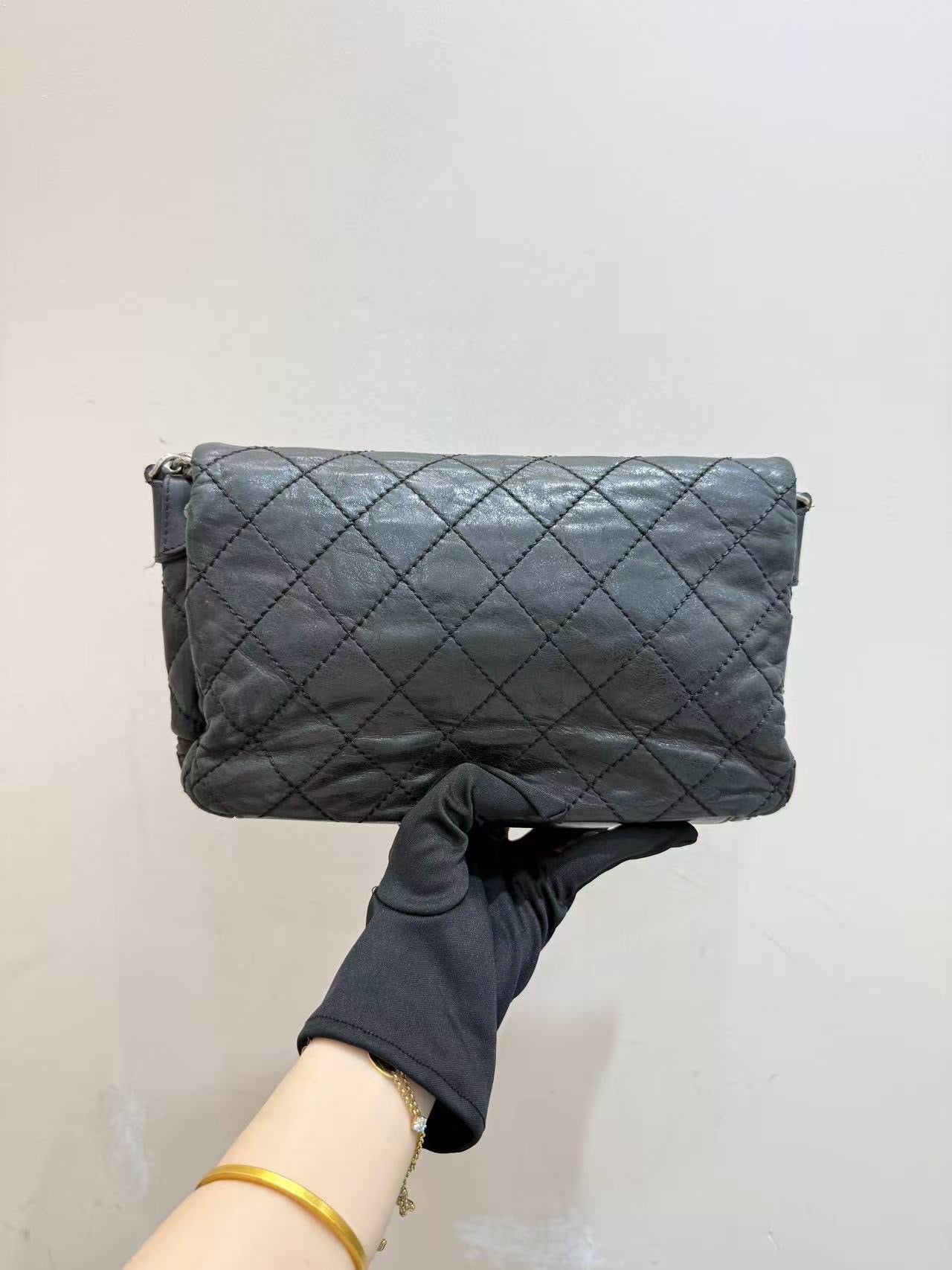 Chanel - Classic Flap - Leather - Black - (medium)