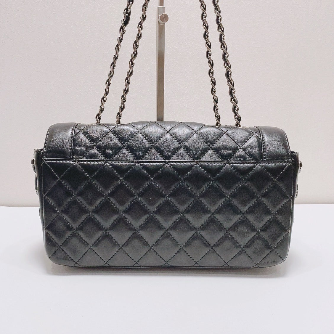 Chanel - Classic Flap - Leather - Black - (medium)
