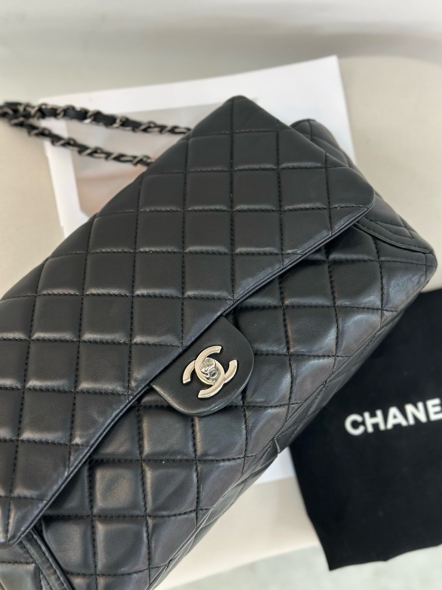 Chanel - Classic Flap - Leather - Black - (medium)