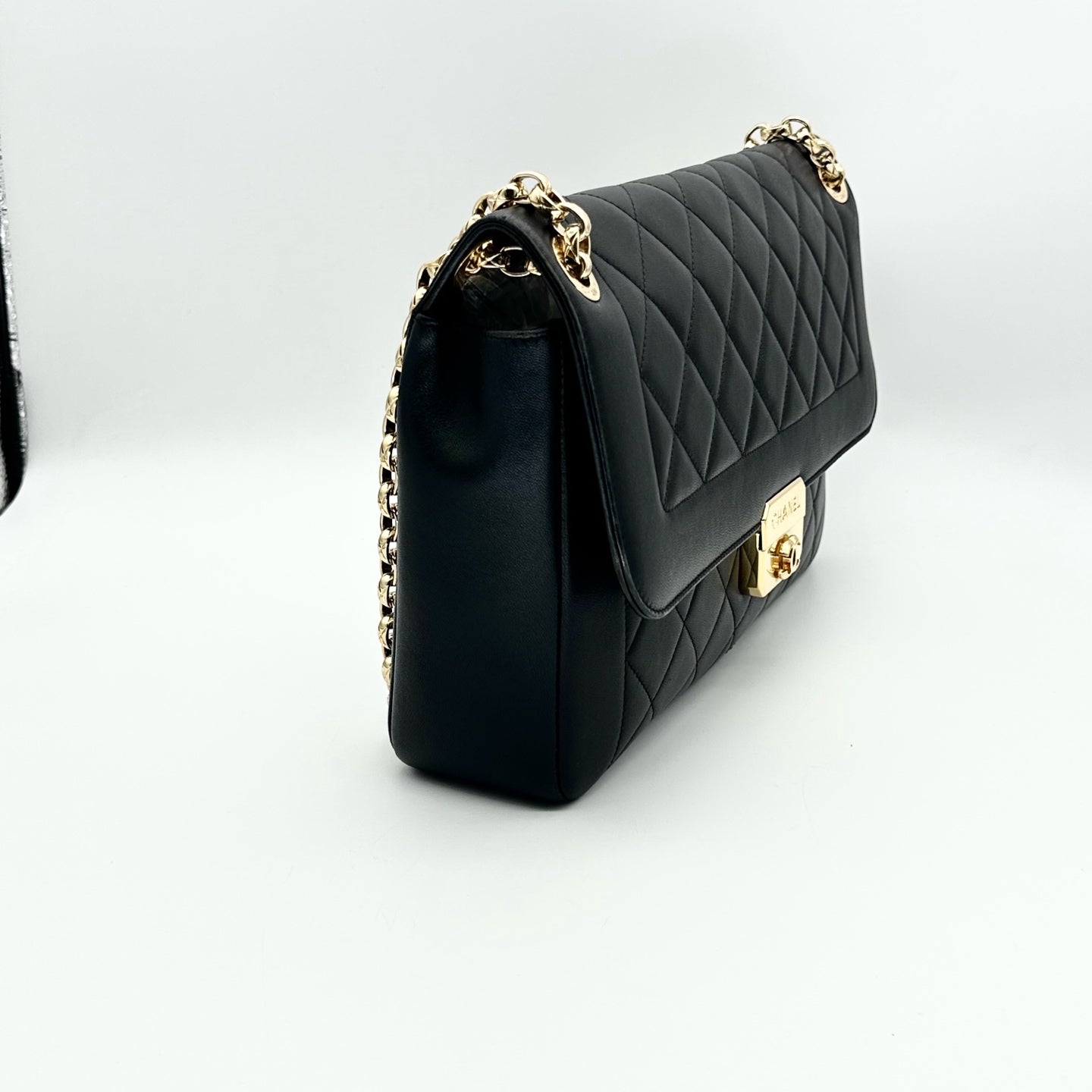 Chanel - Classic Flap - Leather - Black - (medium)