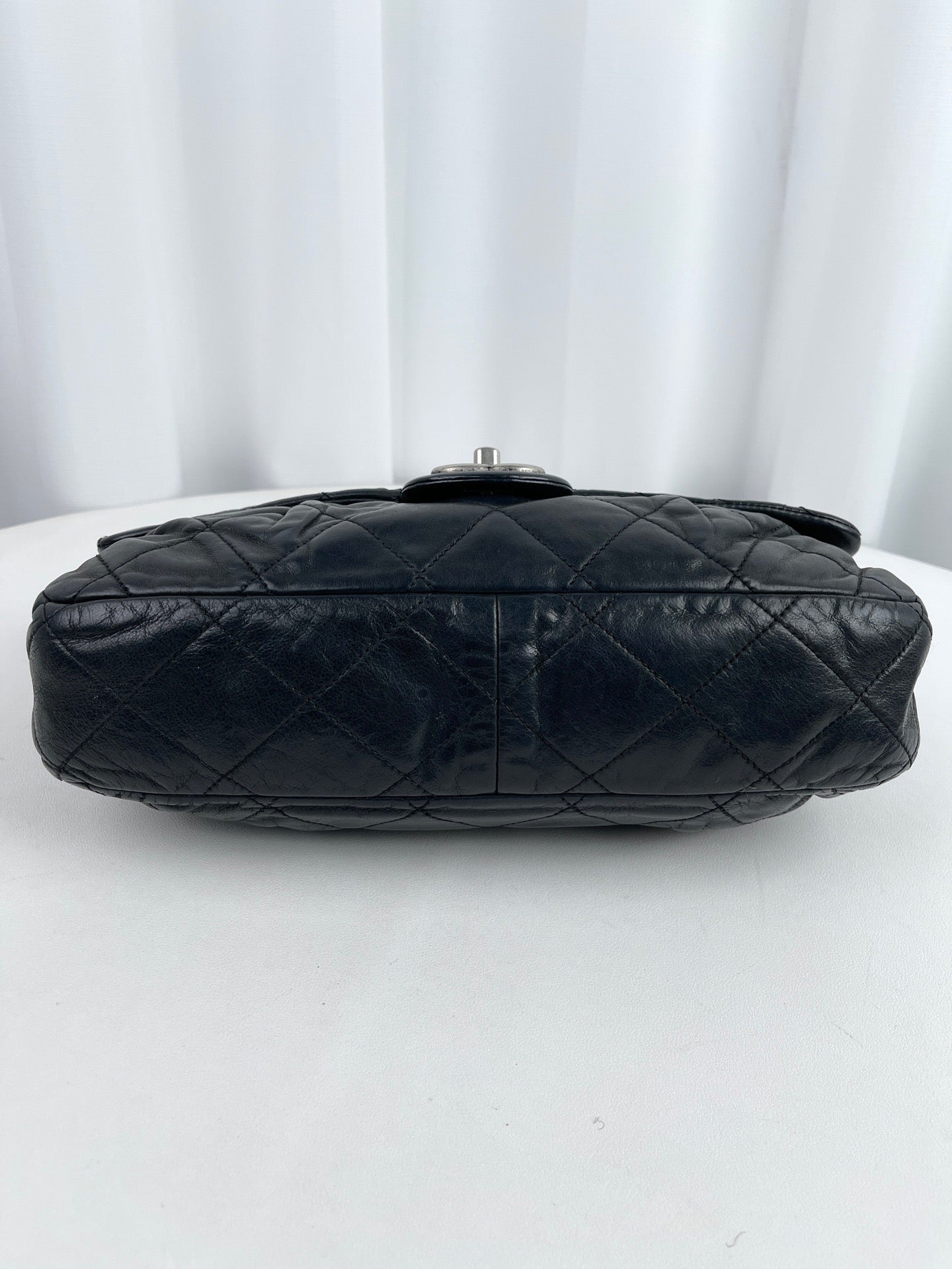 Chanel - Classic Flap - Leather - Black - (medium)