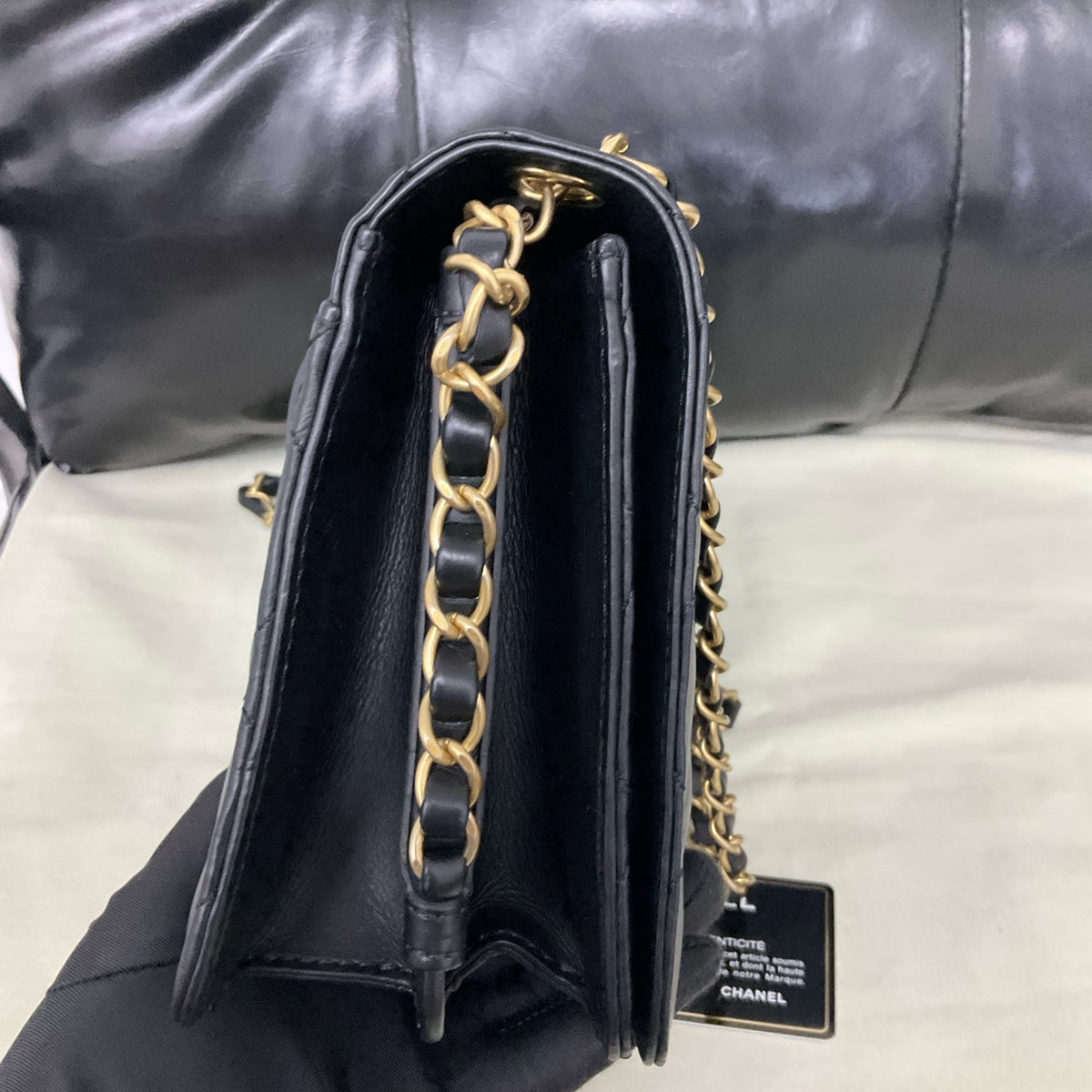 Chanel - Classic Flap - Leather - Black - (medium)