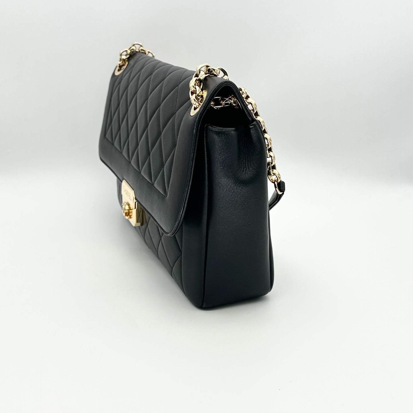 Chanel - Classic Flap - Leather - Black - (medium)