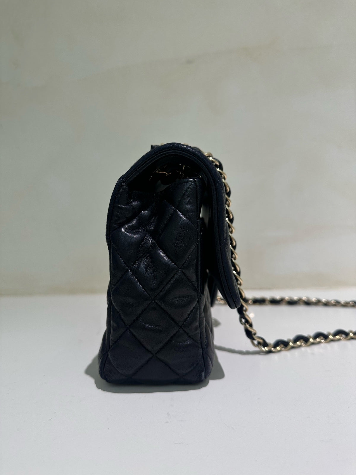 Chanel - Classic Flap - Leather - Black - (Medium)