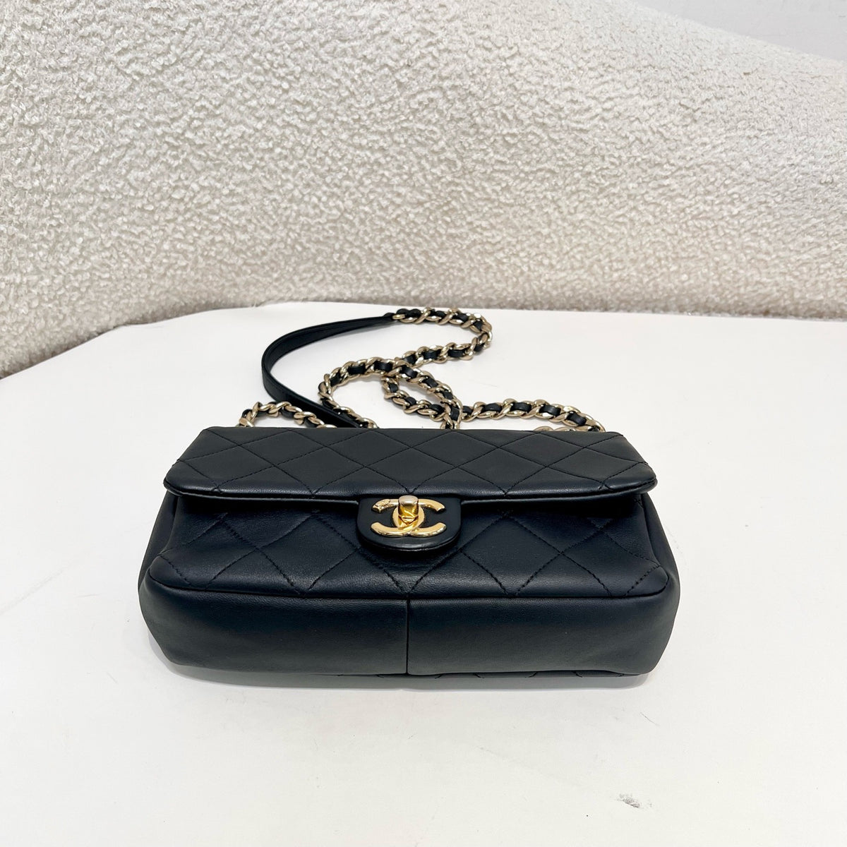 Chanel - Classic Flap - Leather - Black - (medium)