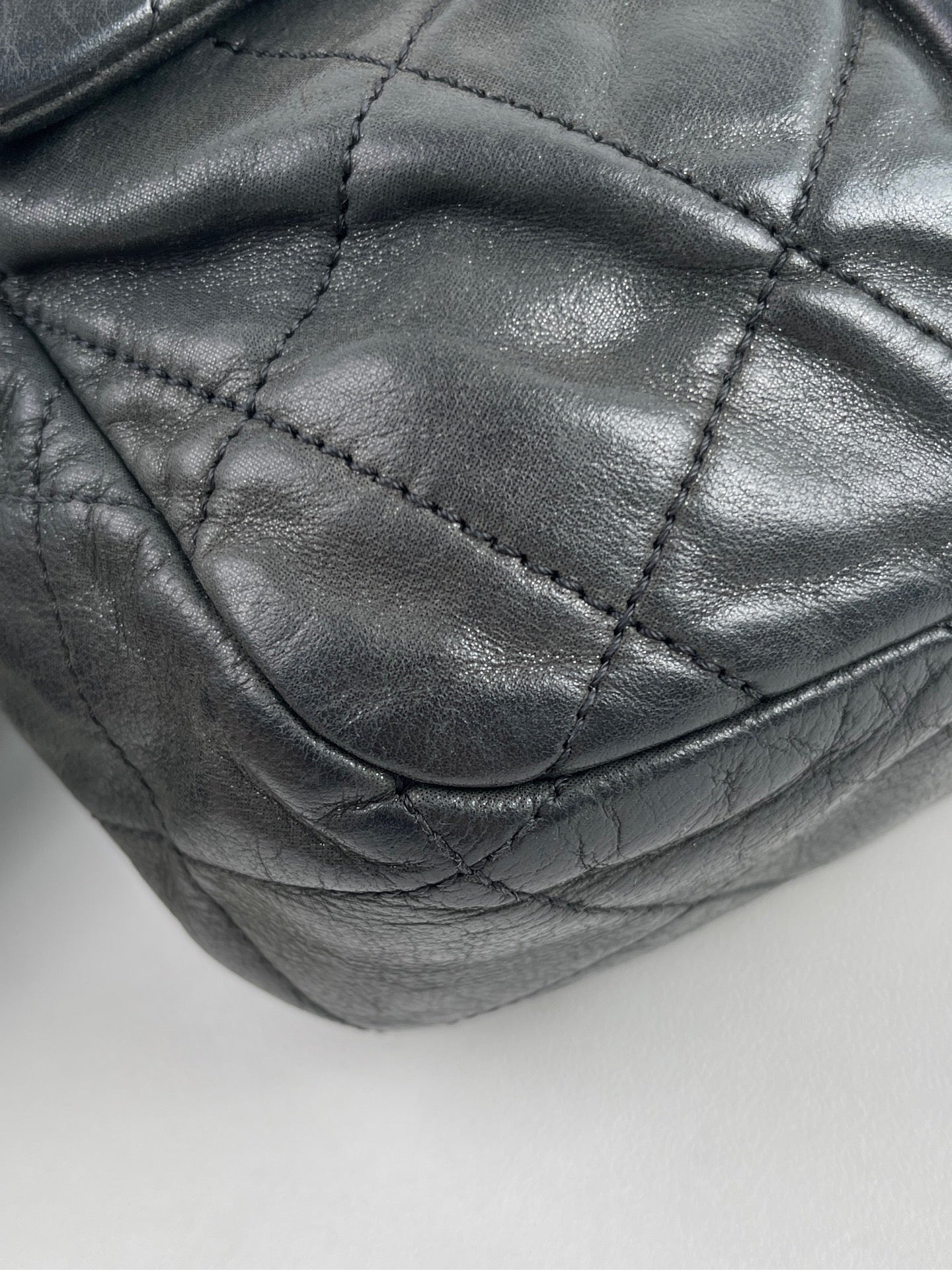 Chanel - Classic Flap - Leather - Black - (medium)