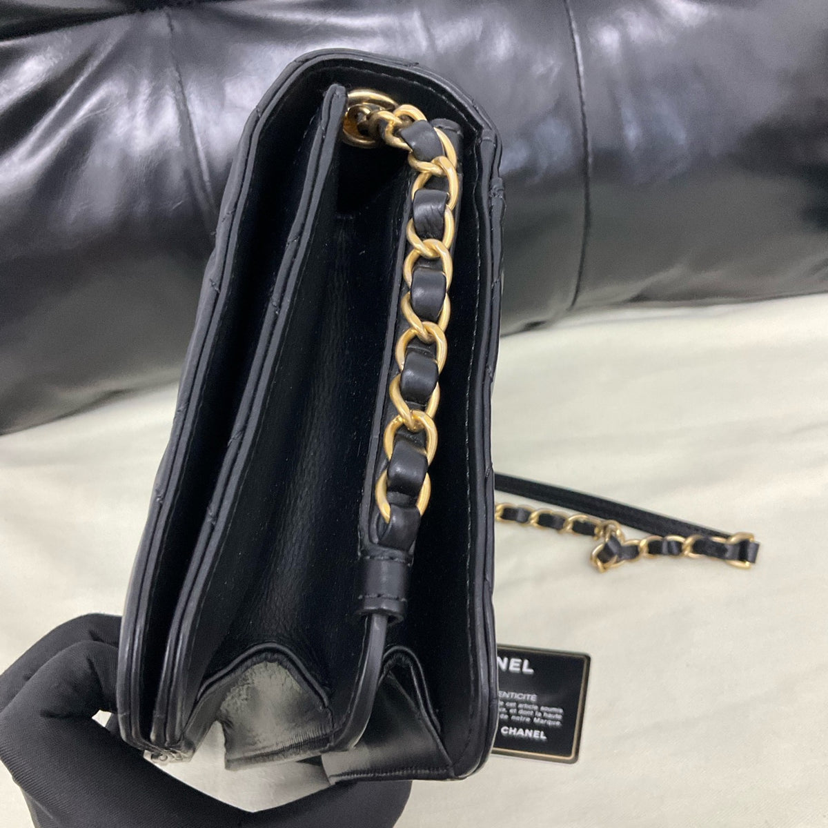 Chanel - Classic Flap - Leather - Black - (medium)