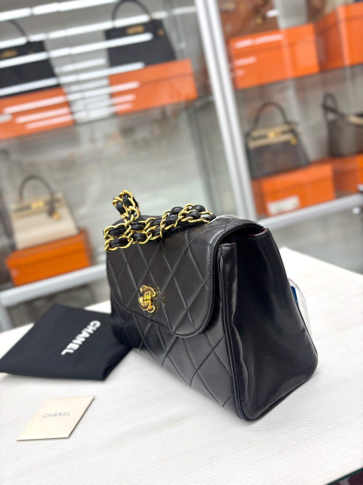 Chanel - Classic Flap - Leather - Black - (medium)