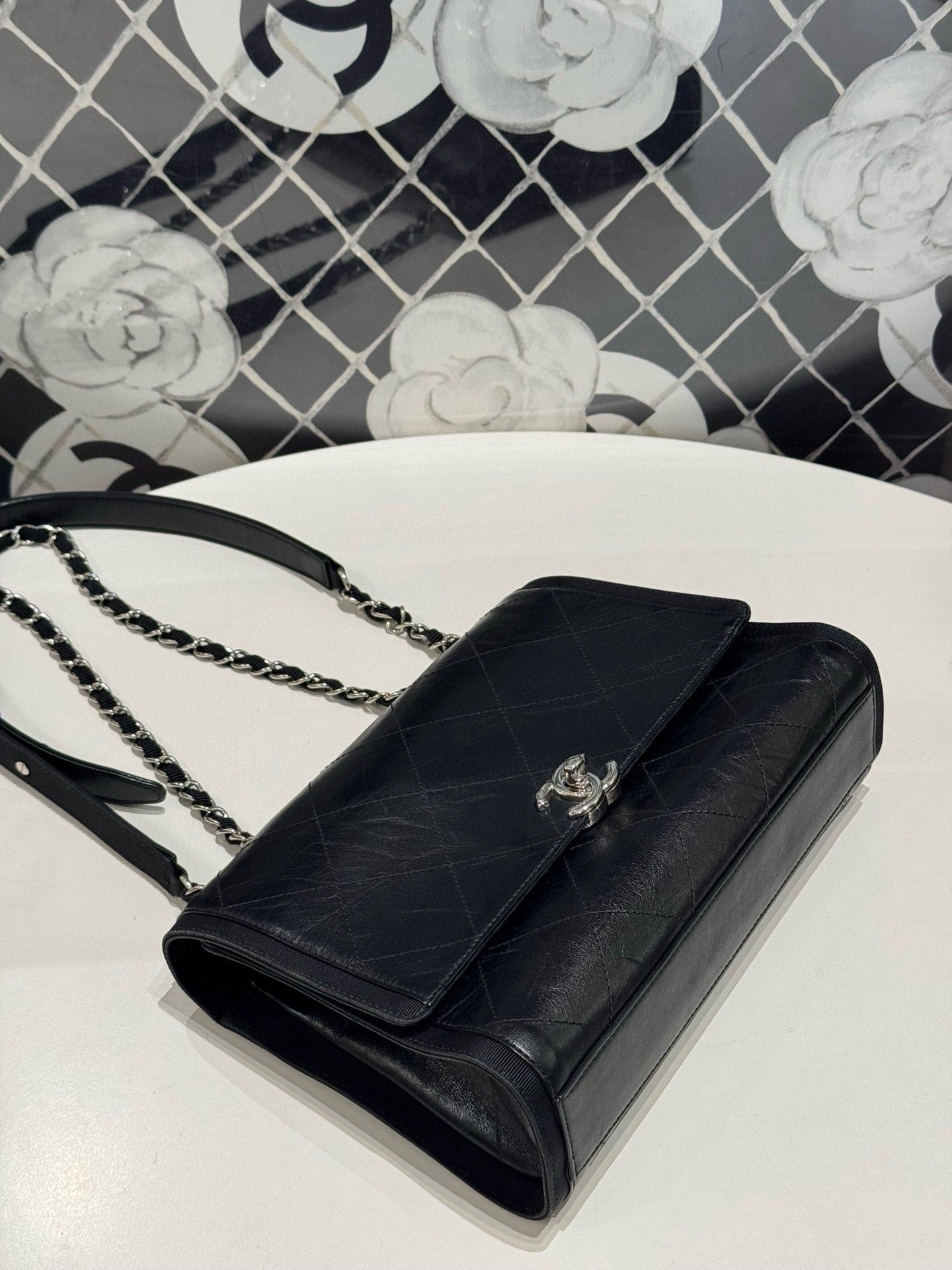 Chanel - Classic Flap - Leather - Black - (medium)