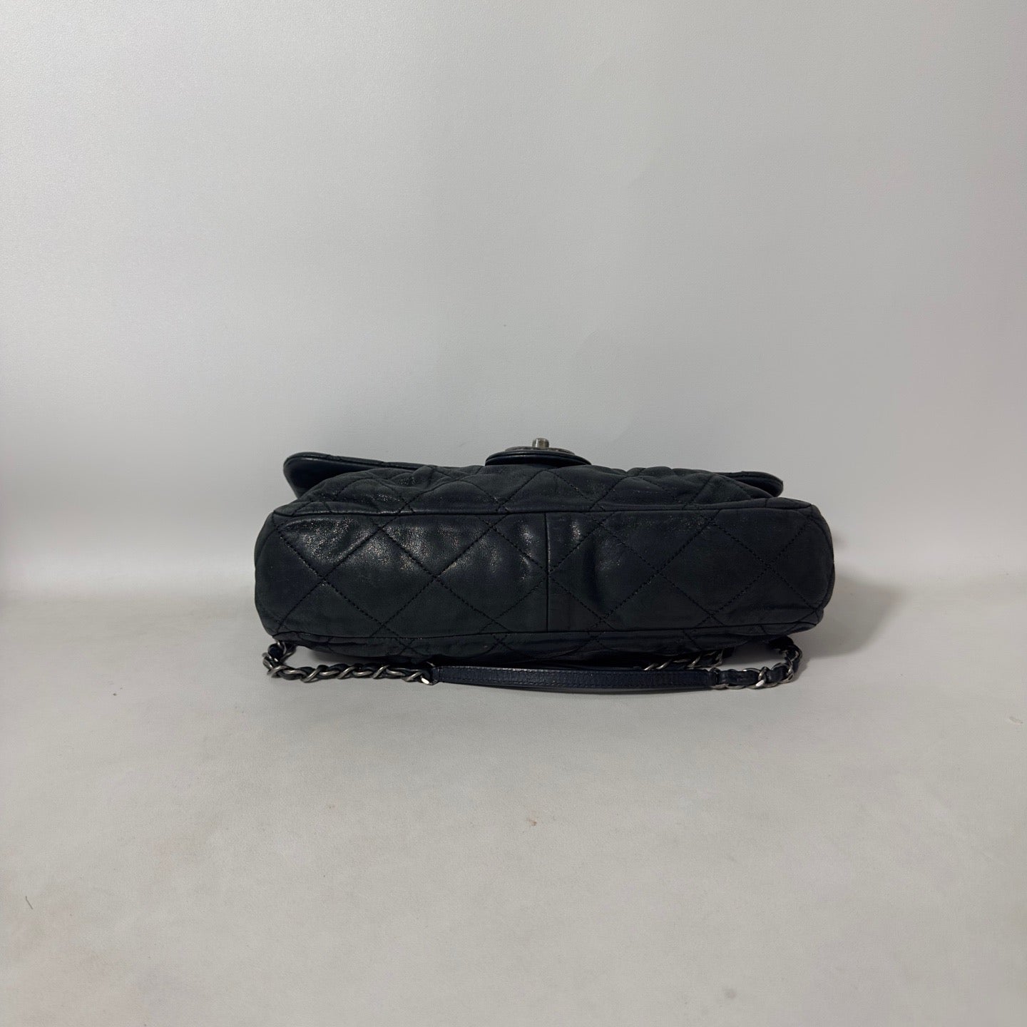 Chanel - Classic Flap - Leather - Black - (medium)