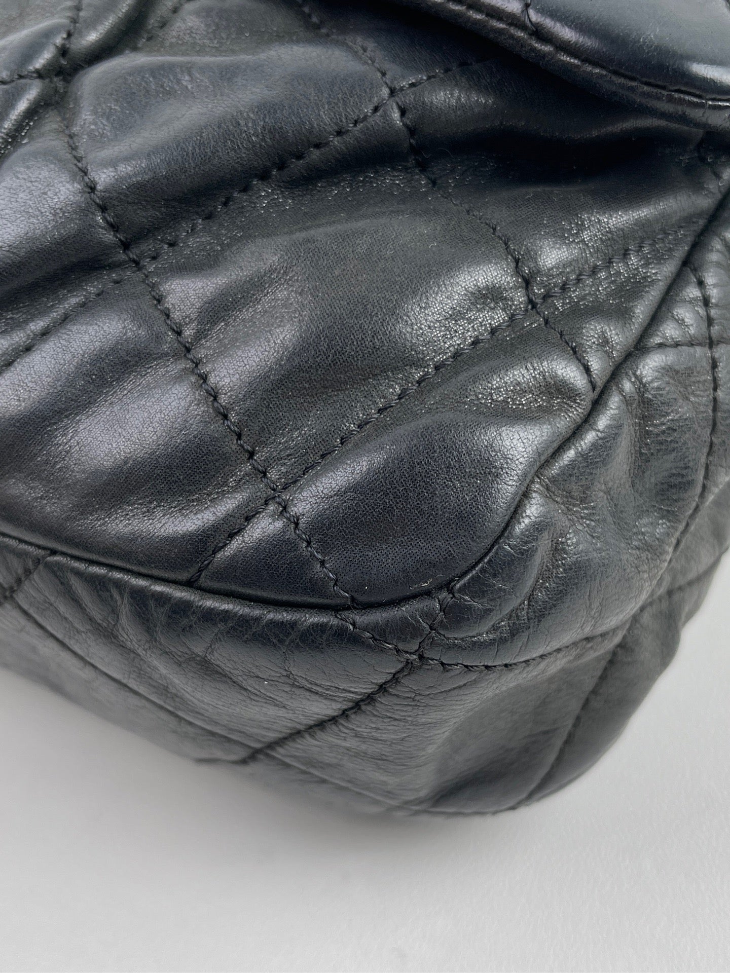 Chanel - Classic Flap - Leather - Black - (medium)
