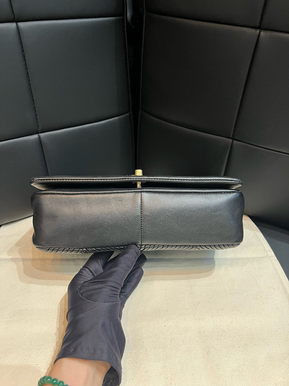 Chanel - Classic Flap - Leather - Black - (medium)