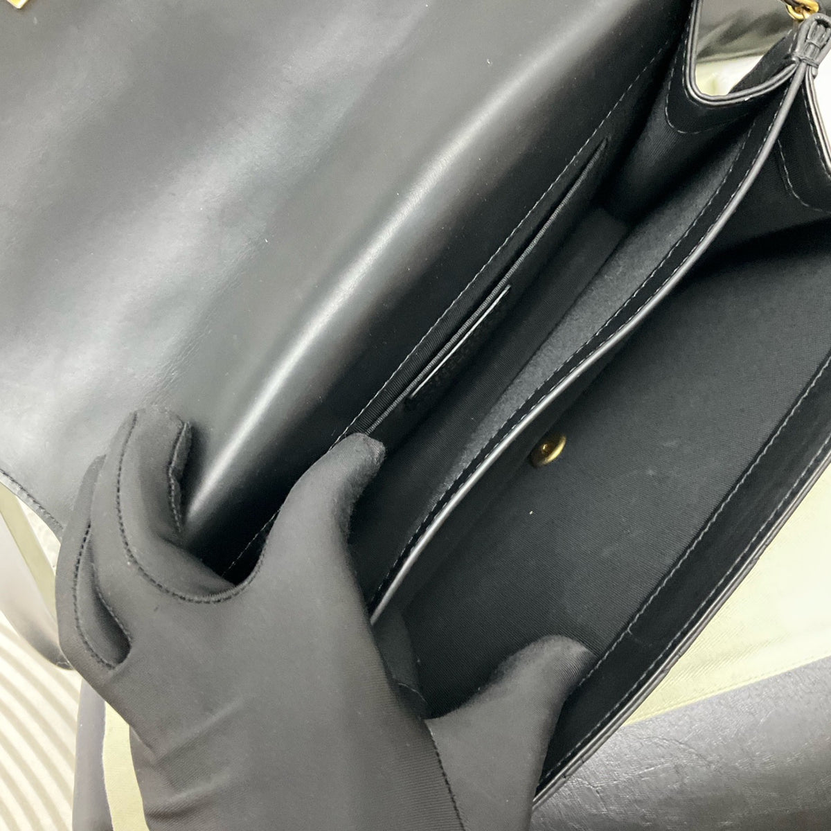 Chanel - Classic Flap - Leather - Black - (medium)