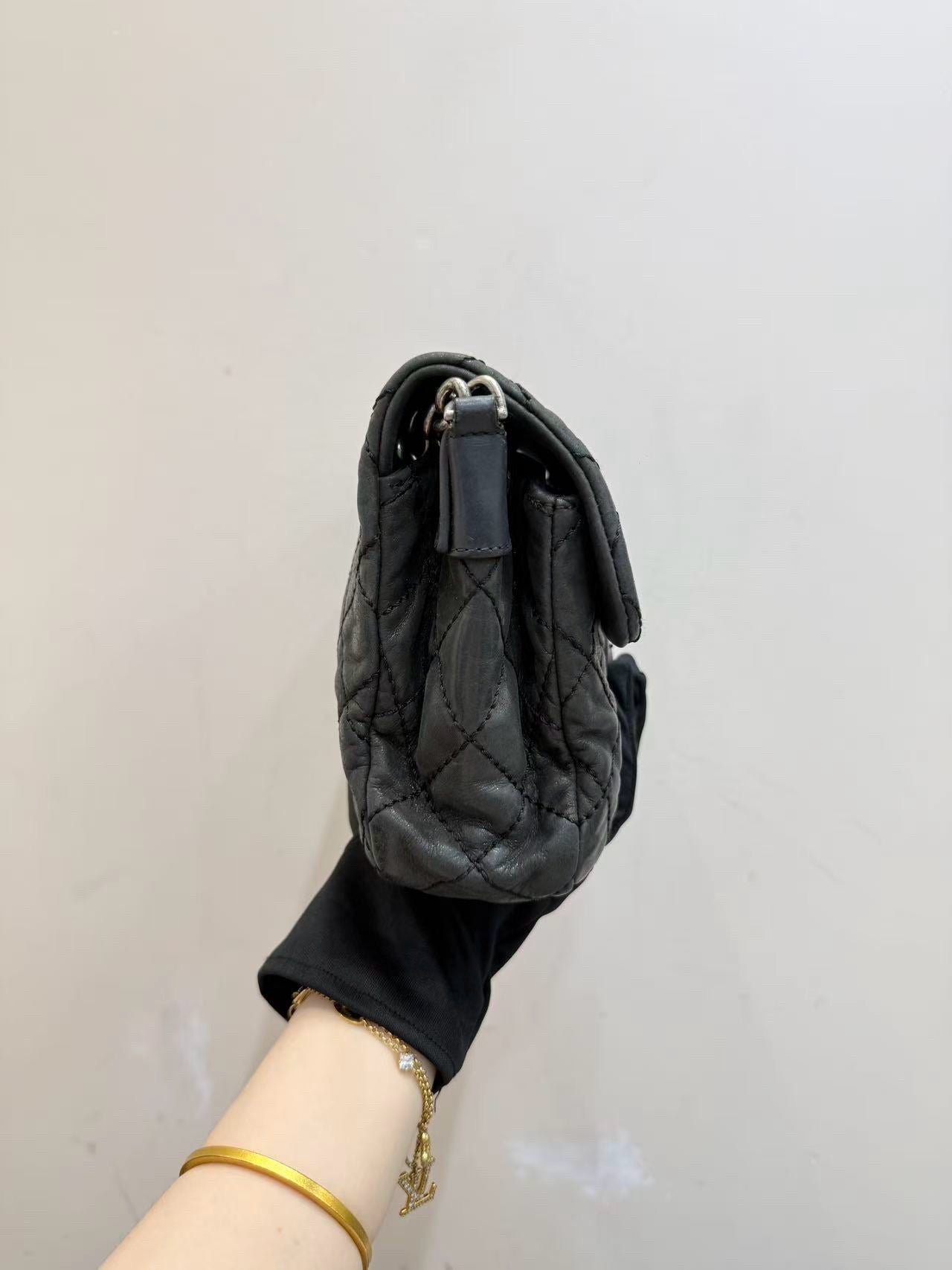 Chanel - Classic Flap - Leather - Black - (medium)