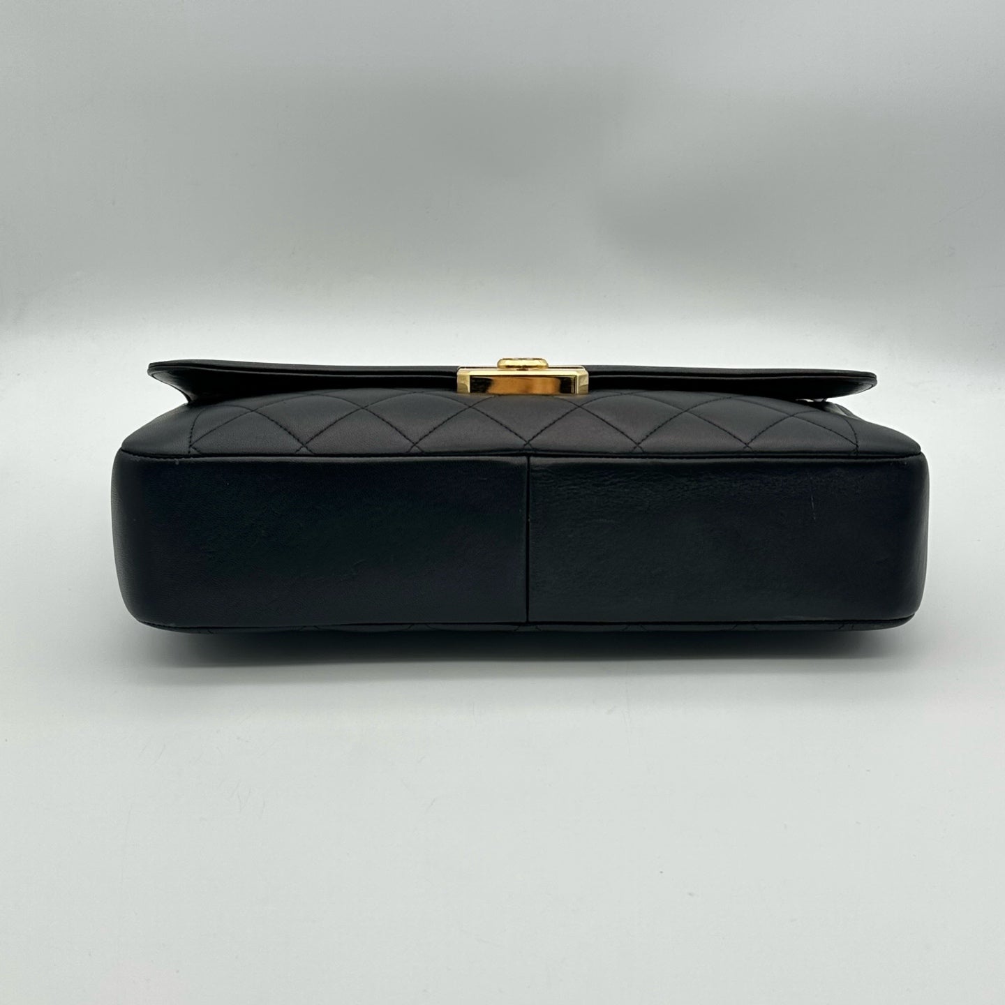 Chanel - Classic Flap - Leather - Black - (medium)