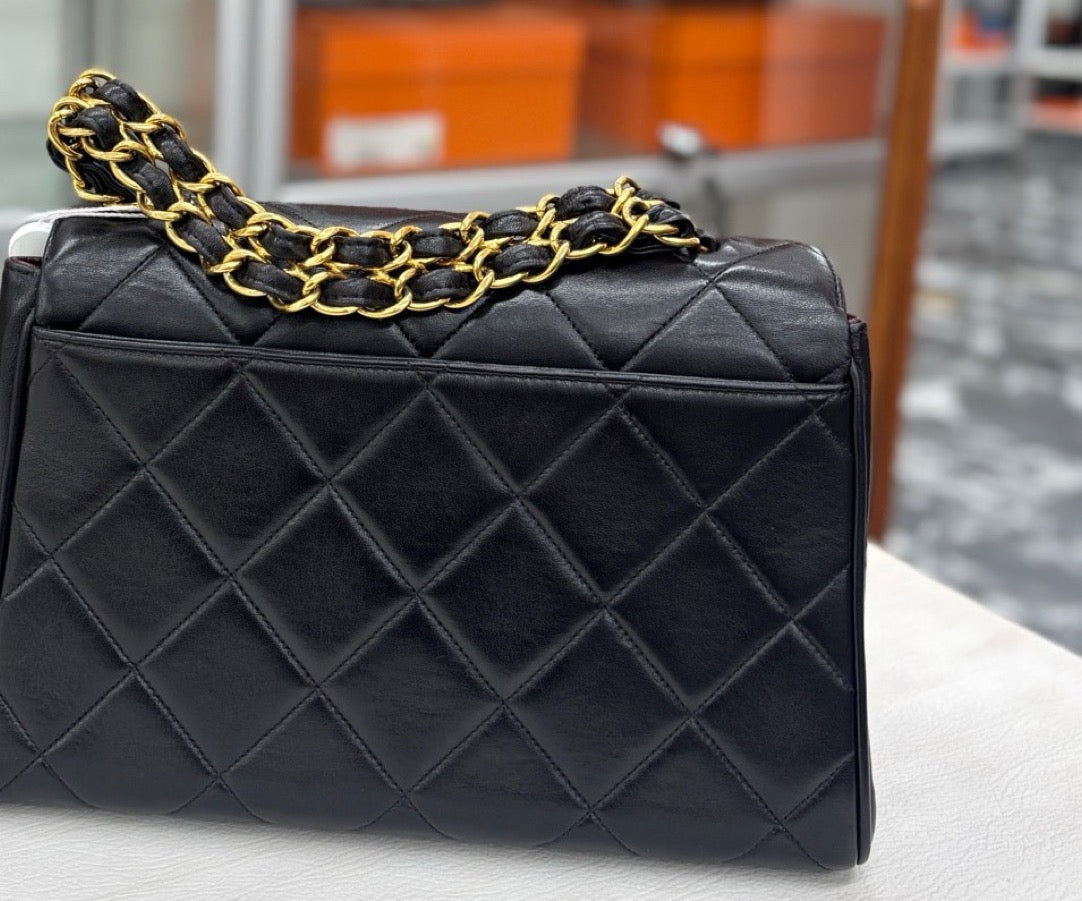 Chanel - Classic Flap - Leather - Black - (medium)