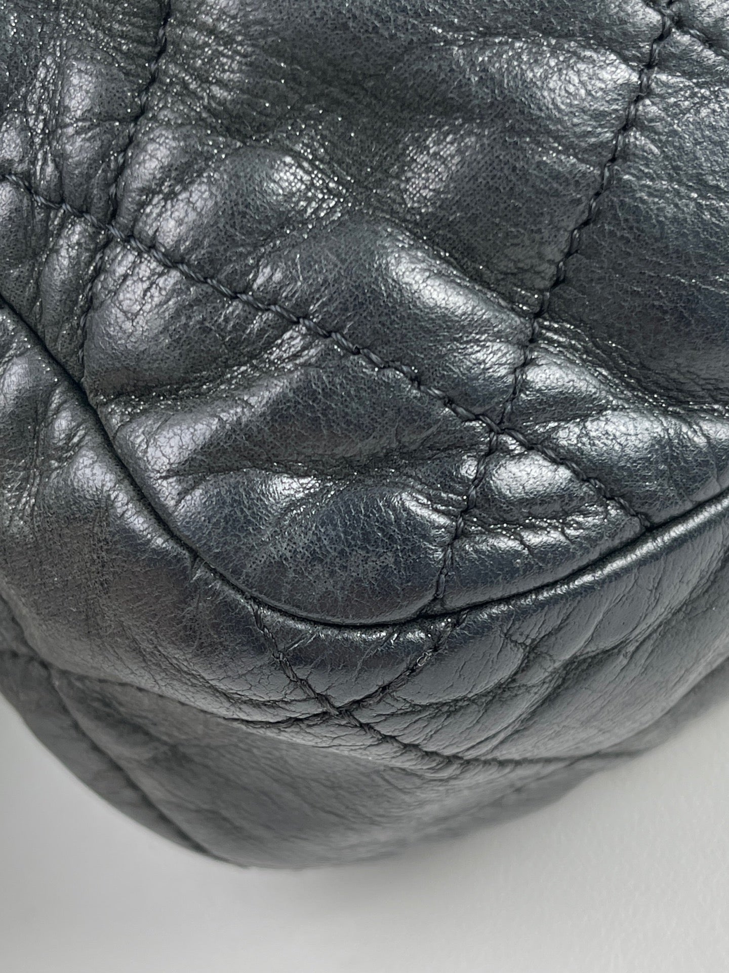 Chanel - Classic Flap - Leather - Black - (medium)