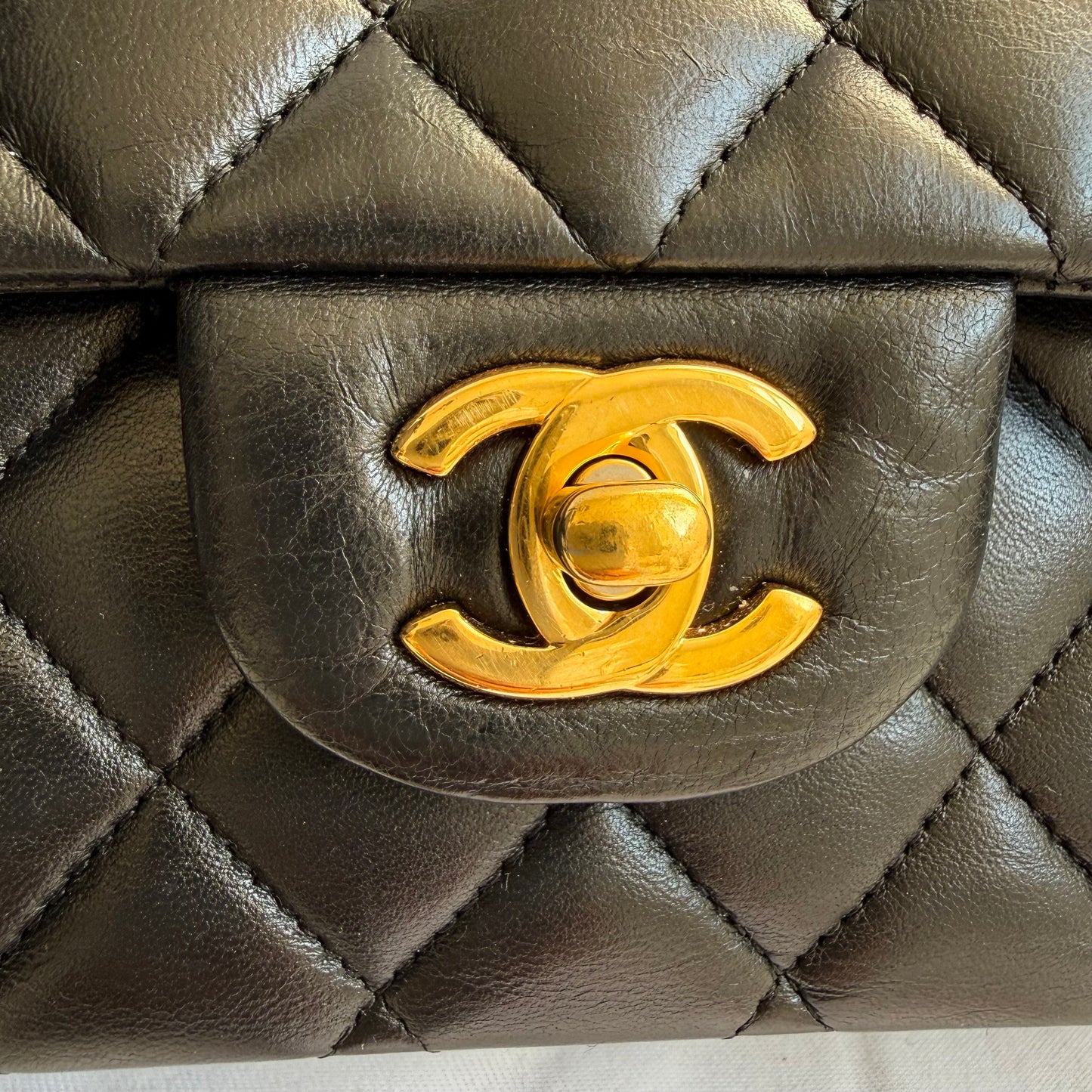 Chanel - Classic Flap - Leather - Black - (medium)