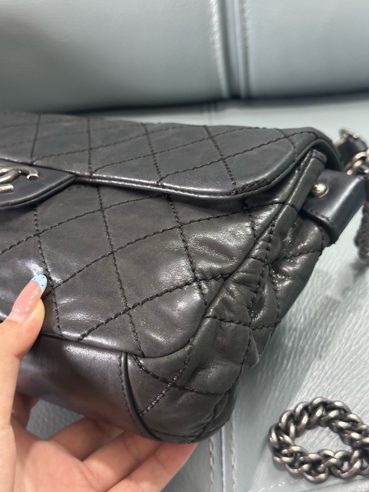 Chanel - Classic Flap - Leather - Black - (medium)