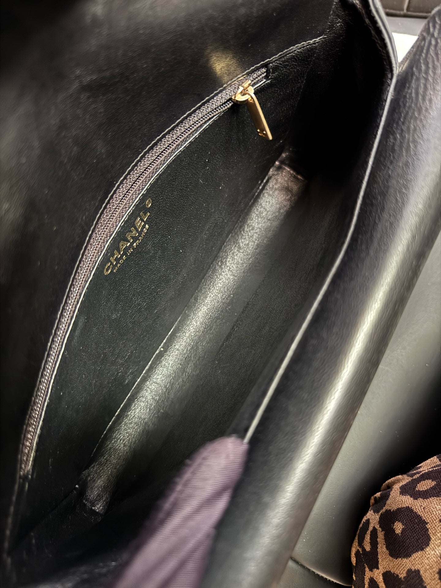 Chanel - Classic Flap - Leather - Black - (medium)