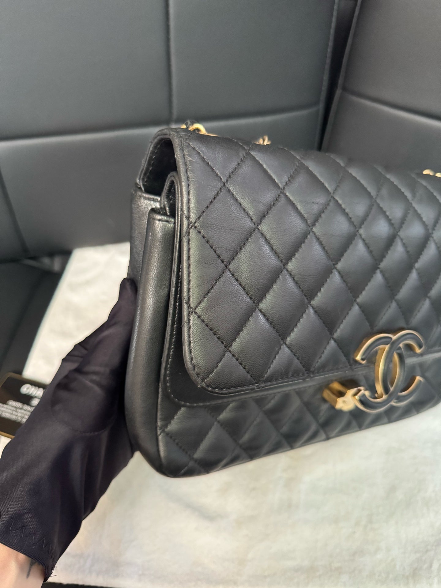 Chanel - Classic Flap - Leather - Black - (medium)