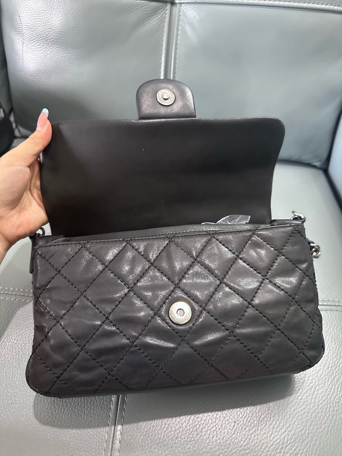 Chanel - Classic Flap - Leather - Black - (medium)