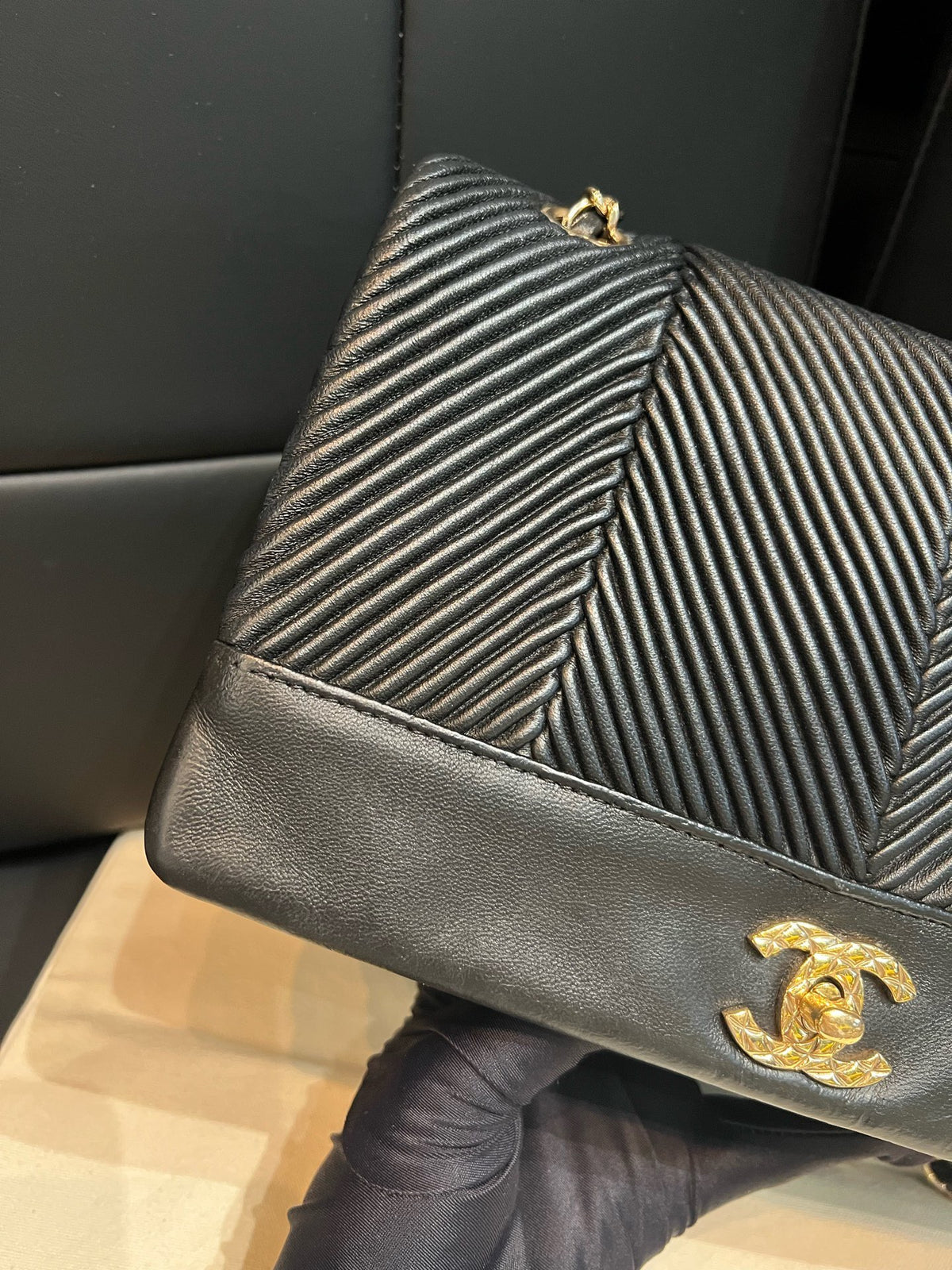 Chanel - Classic Flap - Leather - Black - (medium)