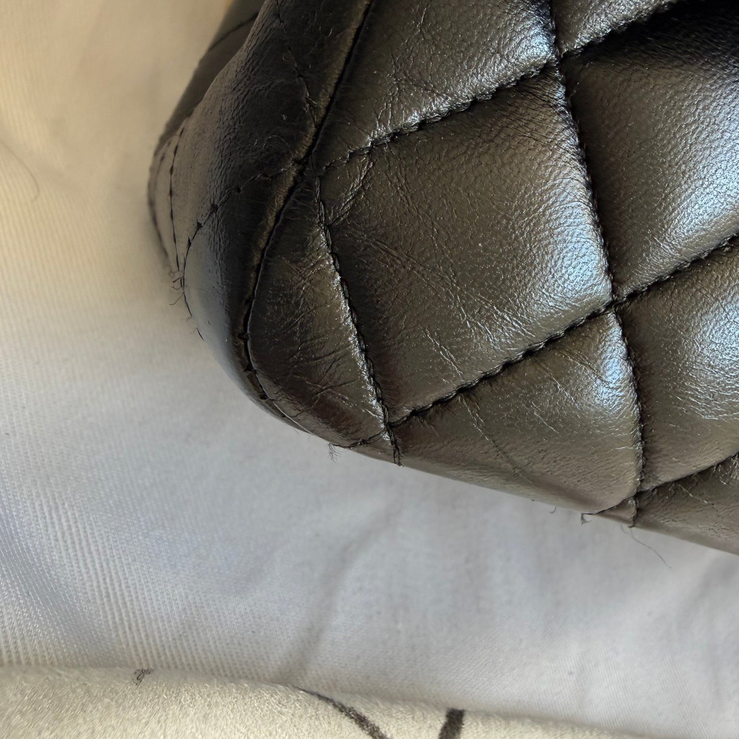 Chanel - Classic Flap - Leather - Black - (medium)