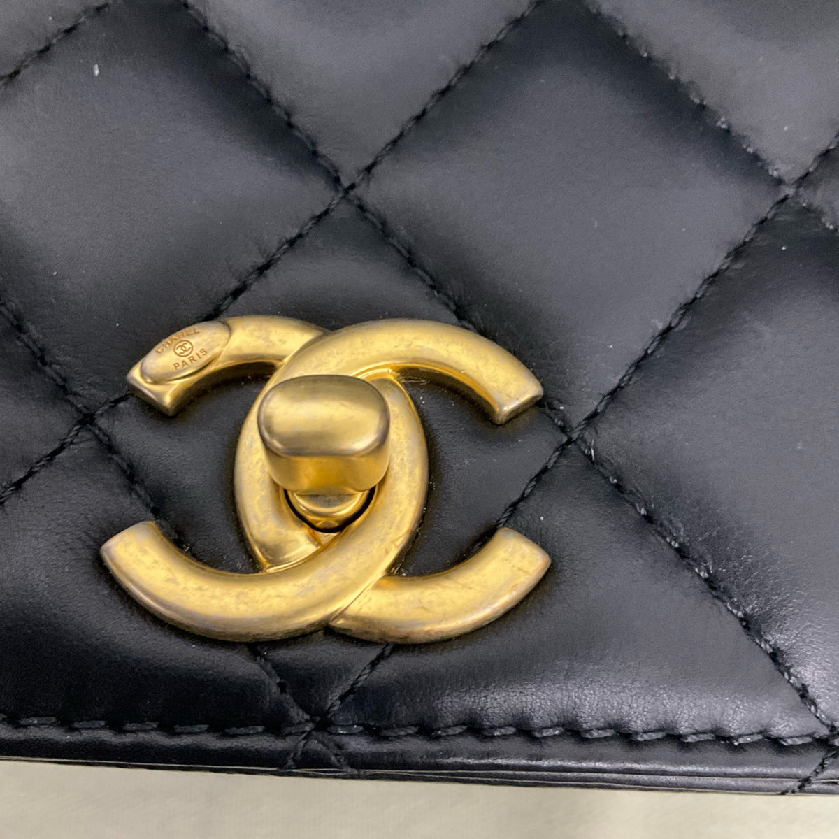 Chanel - Classic Flap - Leather - Black - (medium)