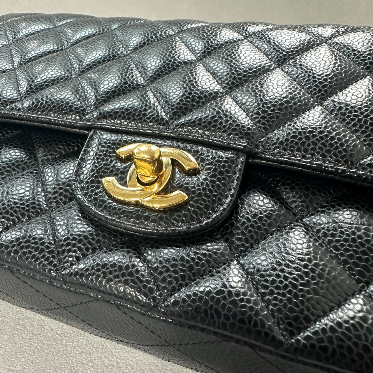 Chanel - Classic Flap - Leather - Black - (medium)