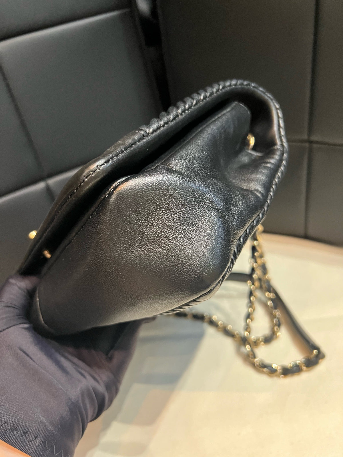 Chanel - Classic Flap - Leather - Black - (medium)