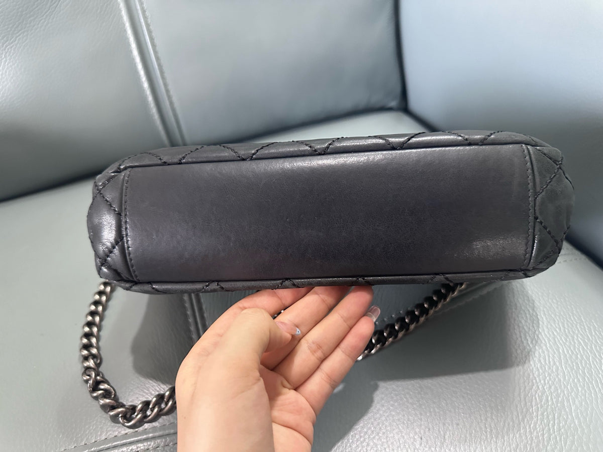 Chanel - Classic Flap - Leather - Black - (medium)