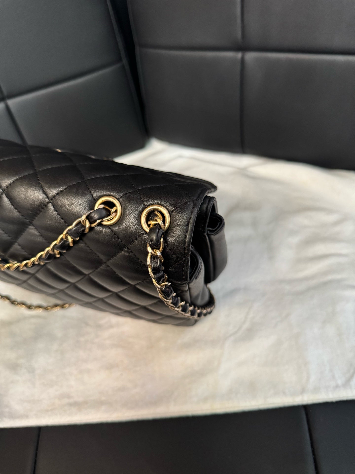 Chanel - Classic Flap - Leather - Black - (medium)