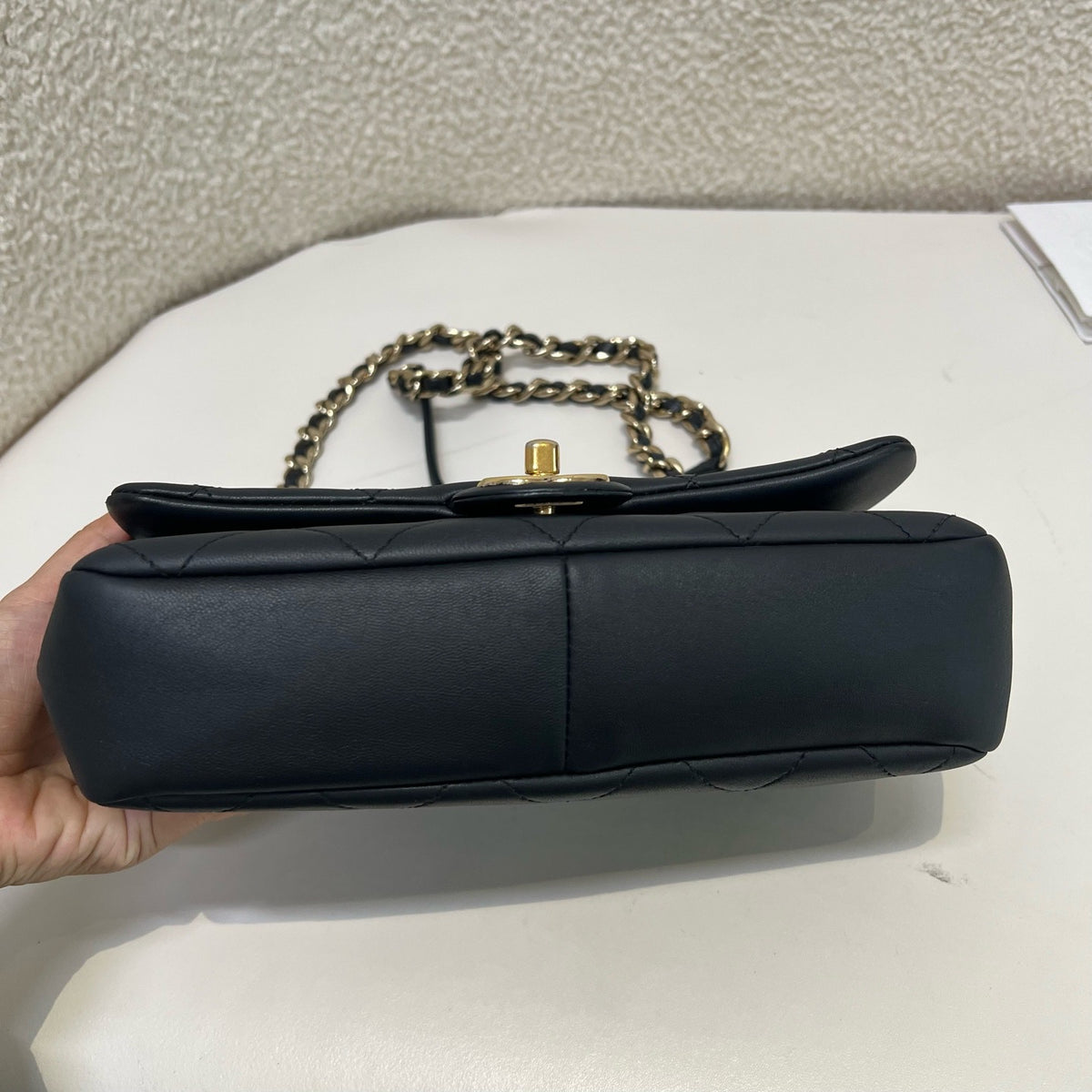 Chanel - Classic Flap - Leather - Black - (medium)