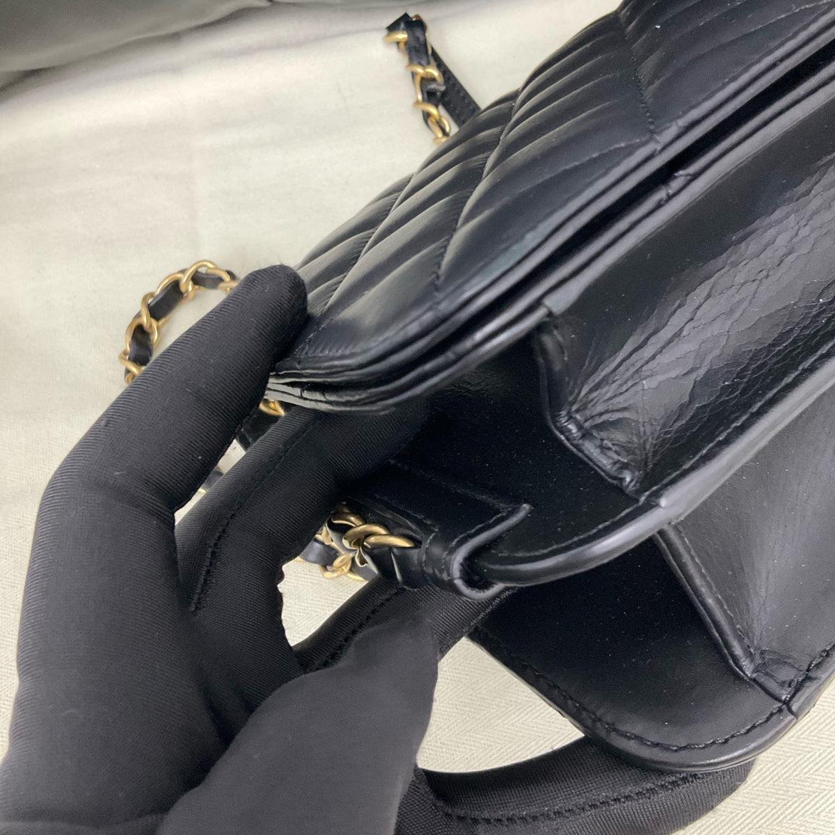 Chanel - Classic Flap - Leather - Black - (medium)