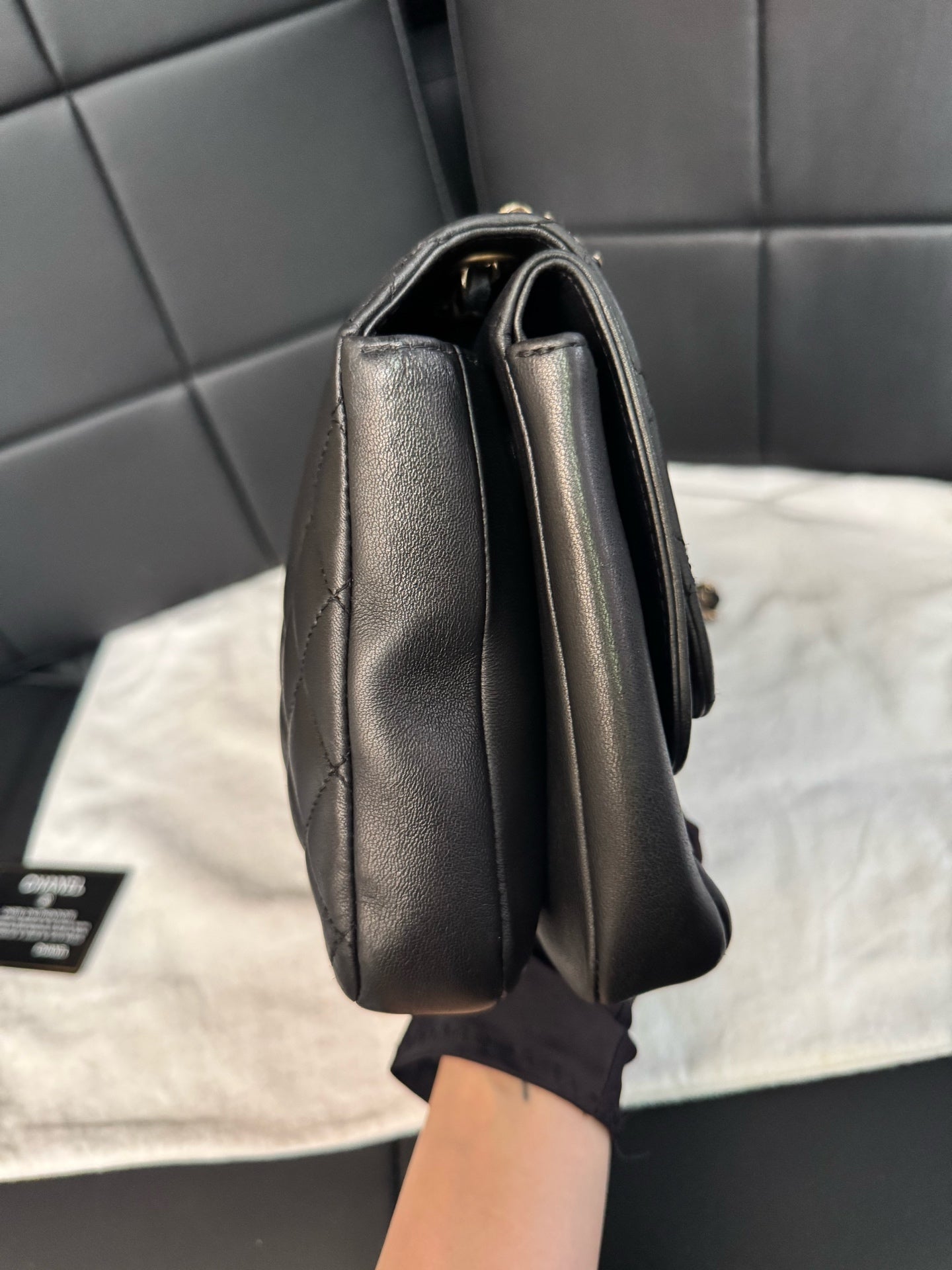 Chanel - Classic Flap - Leather - Black - (medium)