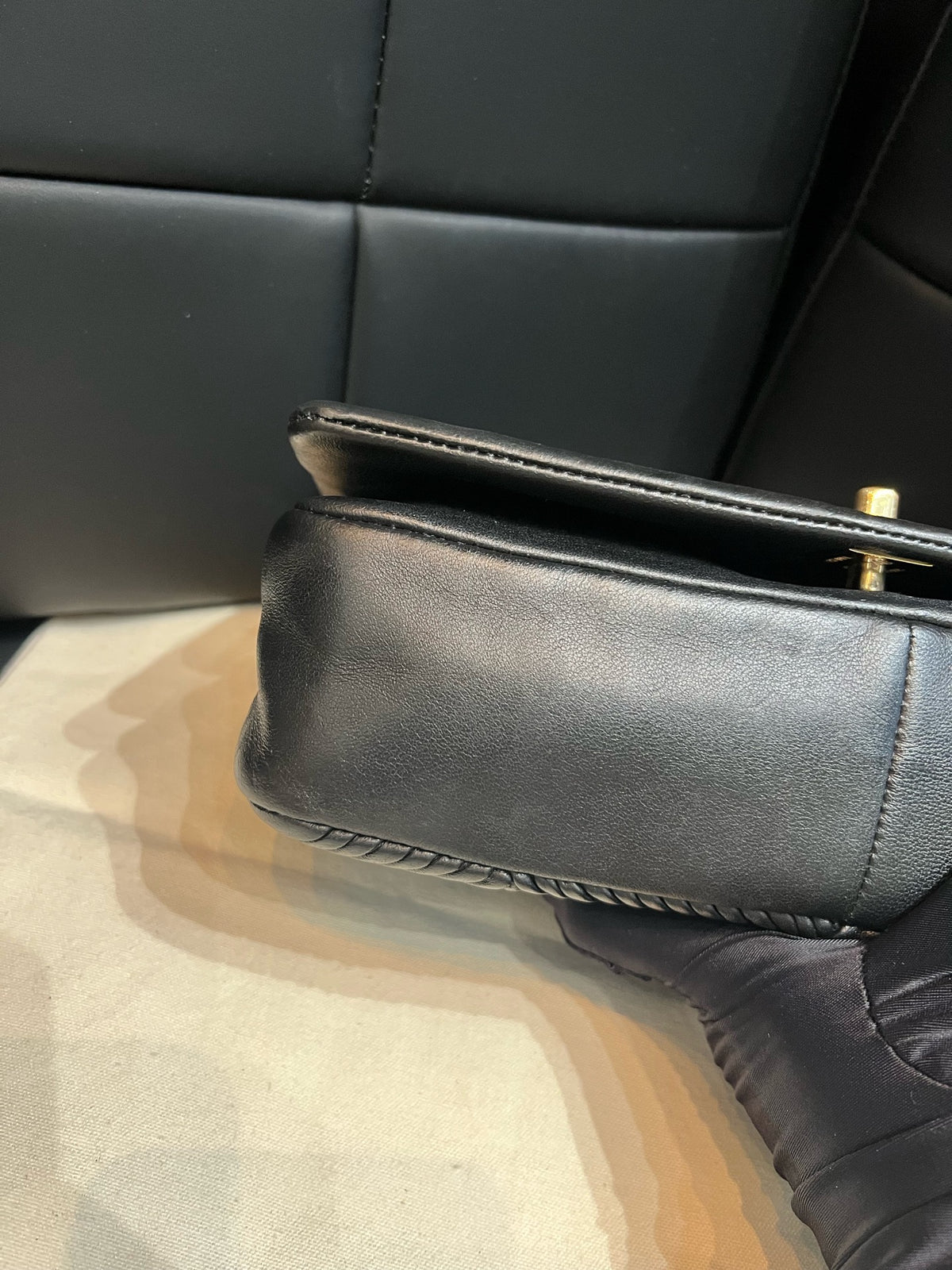 Chanel - Classic Flap - Leather - Black - (medium)