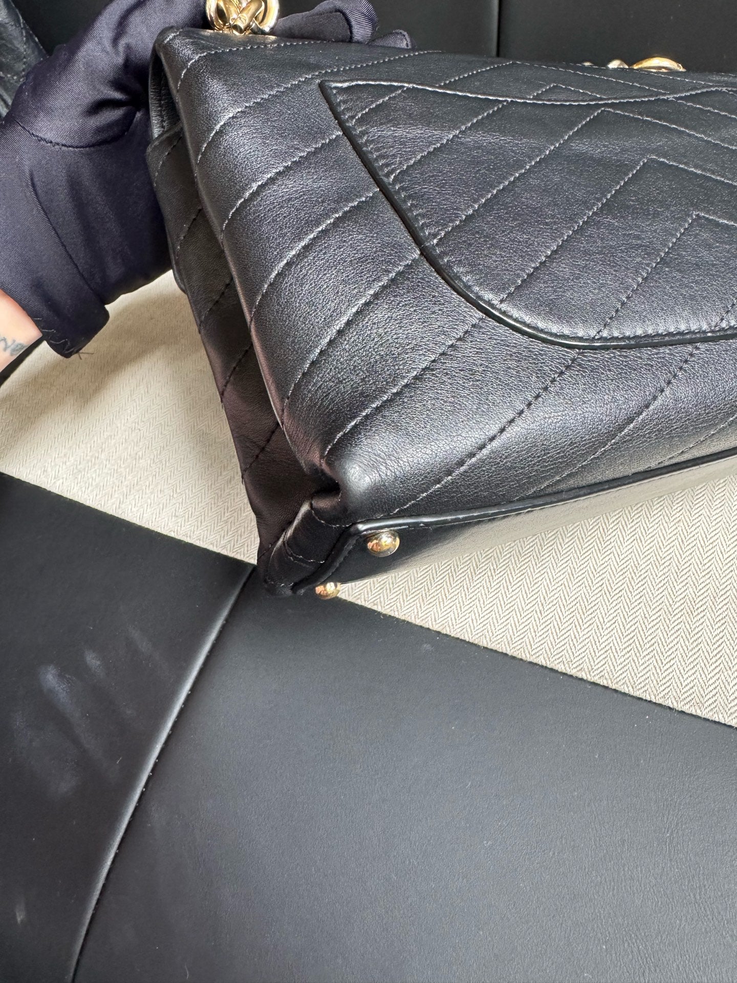 Chanel - Classic Flap - Leather - Black - (medium)