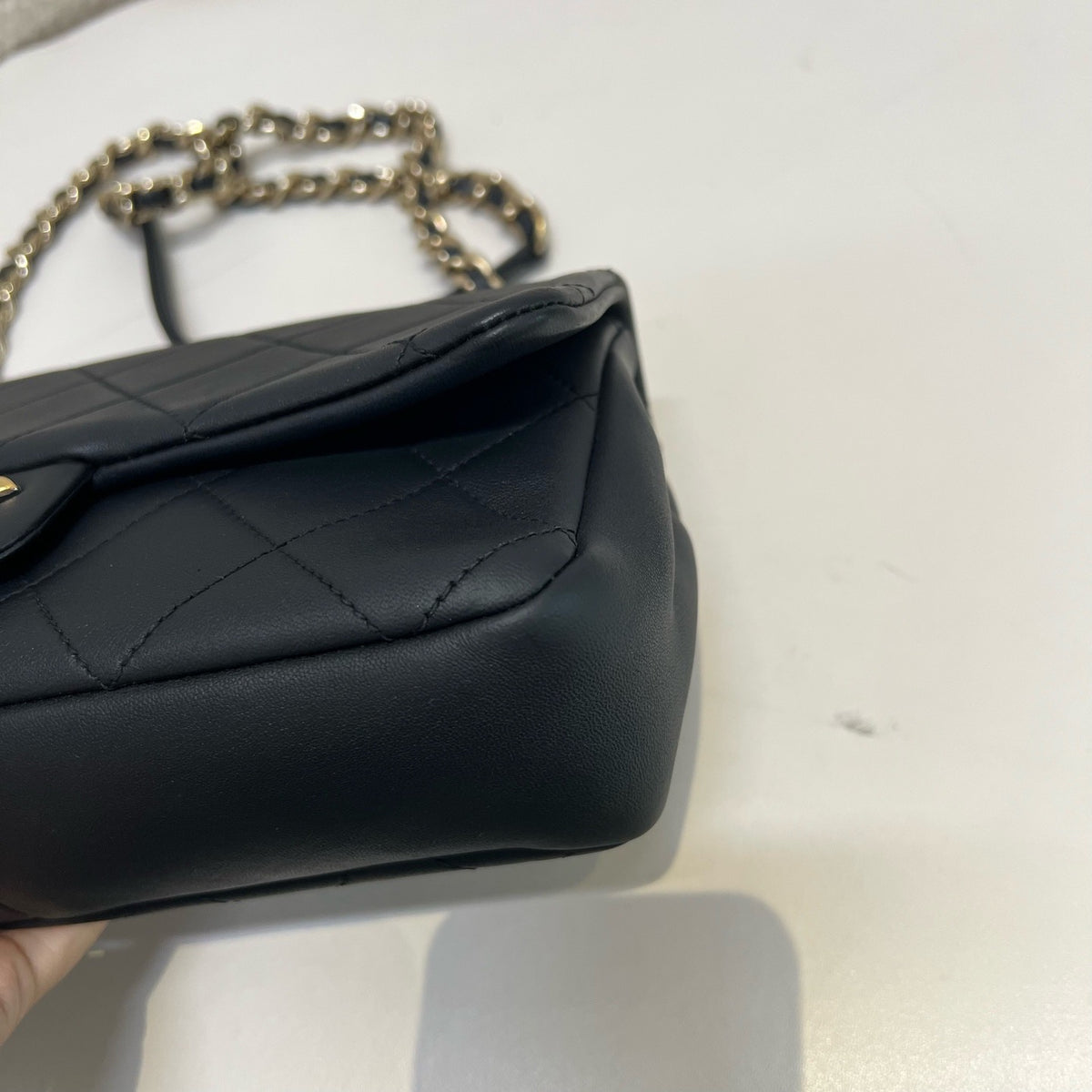 Chanel - Classic Flap - Leather - Black - (medium)